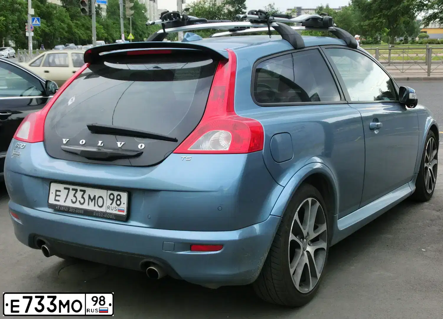 Фото автомобиля VOLVO XC60, 2013 — госномер Е503ЕУ198. Цвет: ТЕМНО-СИНИЙ