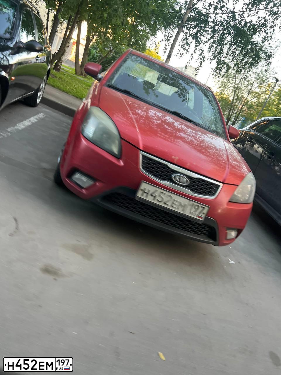 Фото автомобиля KIA RIO, 2010 — госномер Н452ЕМ197. Цвет: КРАСНЫЙ