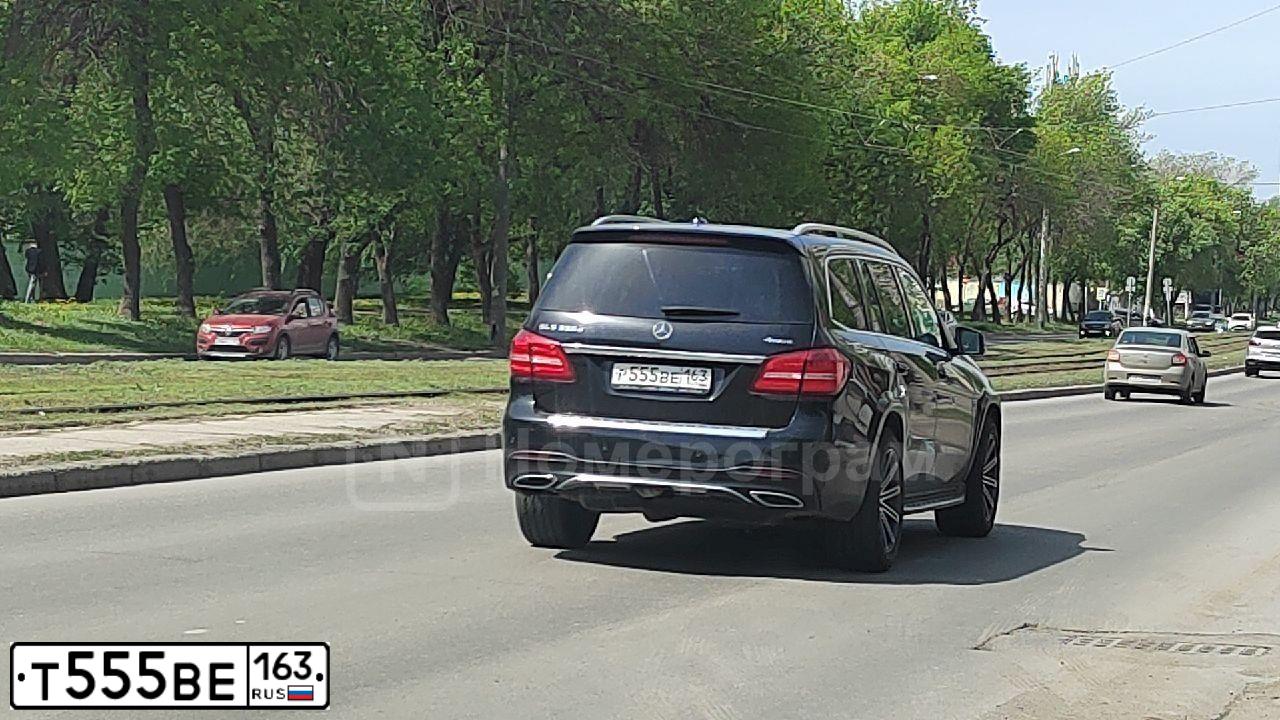 Фото автомобиля BMW W SERIE 1, 2005 — госномер У811МС790. Цвет: СЕРЕБРИСТЫЙ