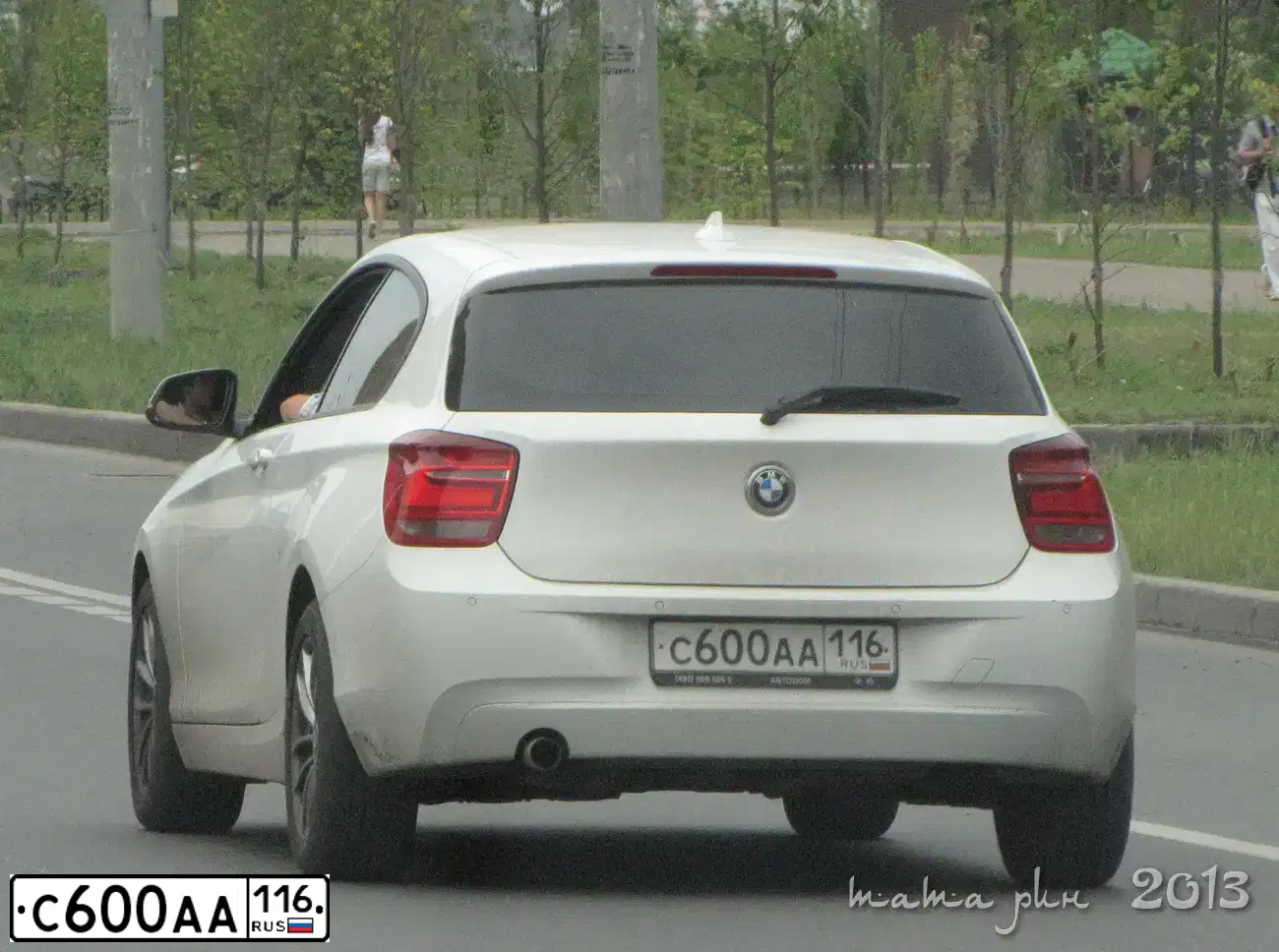 Фото автомобиля BMW SERIE 1, 2012 — госномер С600АА116. Цвет: Белый