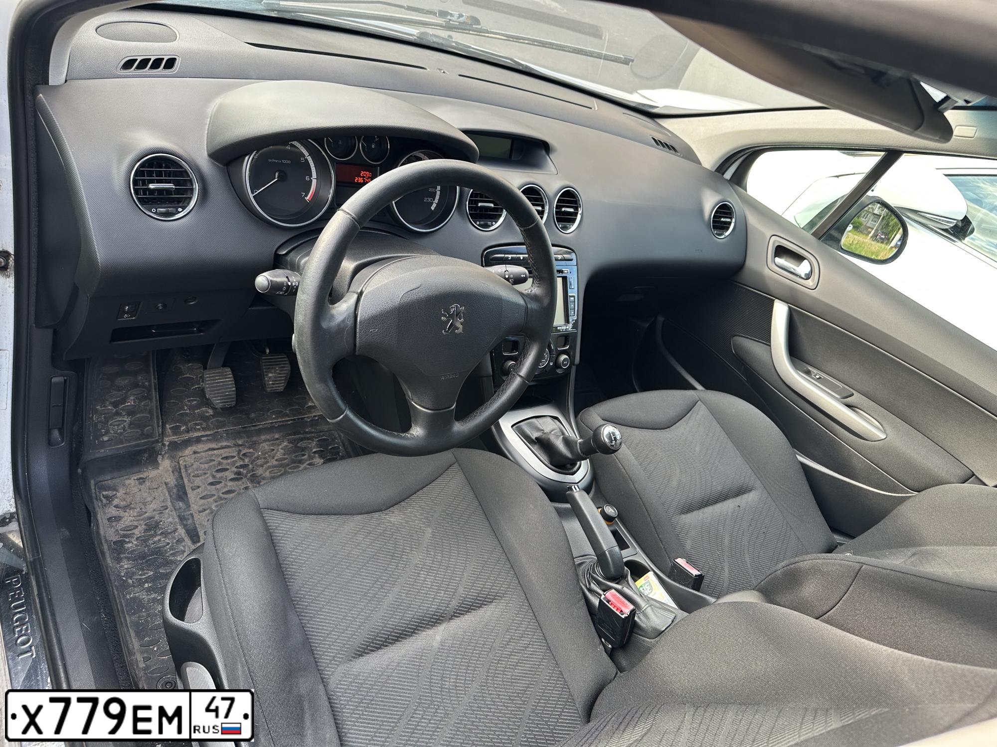 Фото автомобиля PEUGEOT 308, 2009 — госномер Х779ЕМ47. Цвет: БЕЛЫЙ