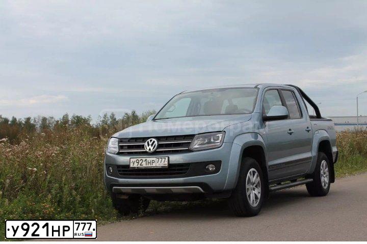 Фото автомобиля VOLKSWAGEN AMAROK, 2015 — госномер А695МС76. Цвет: серый
