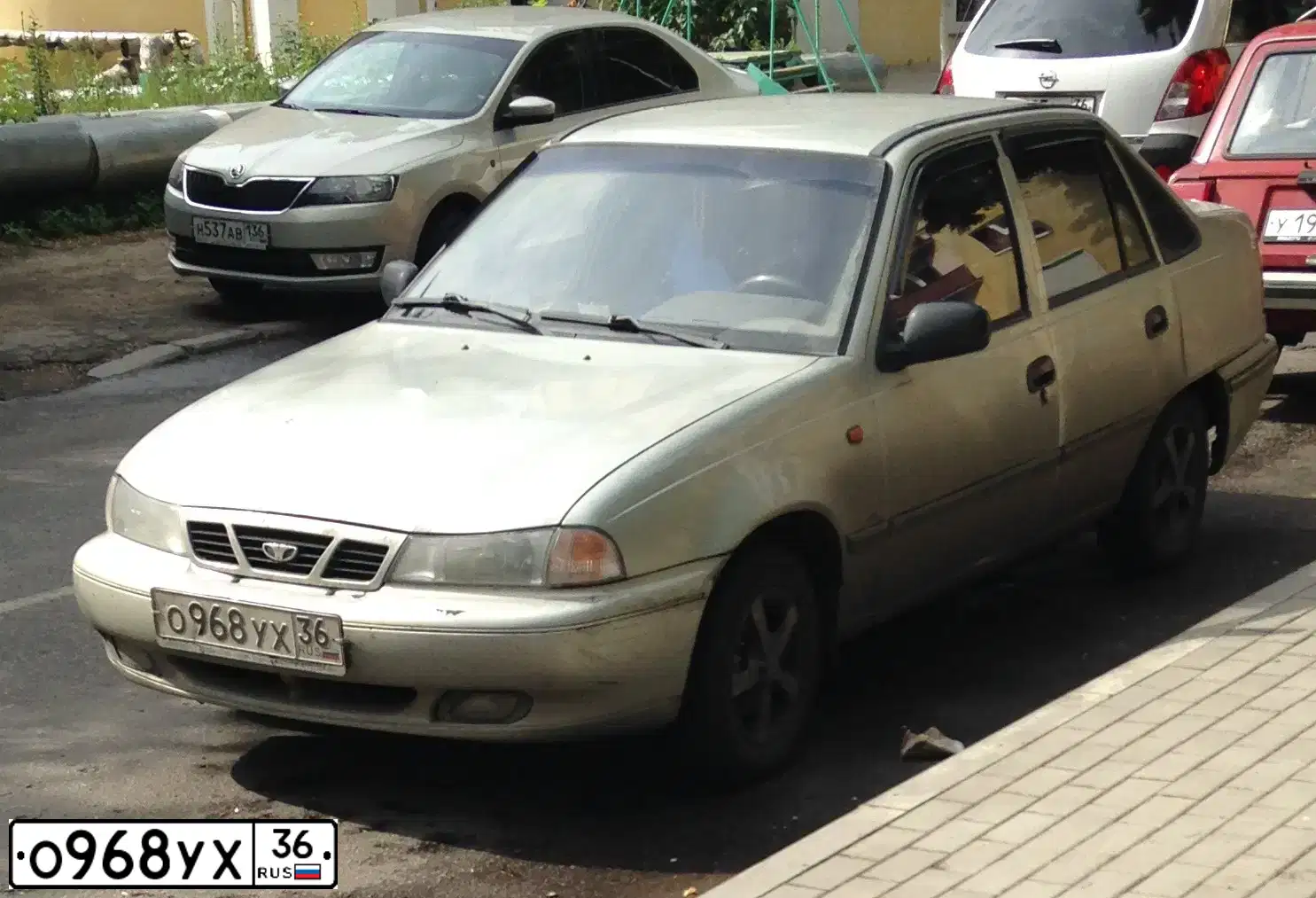 Фото автомобиля DAEWOO NEXIA, 2007 — госномер О968УХ36. Цвет: СЕРЕБРИСТЫЙ