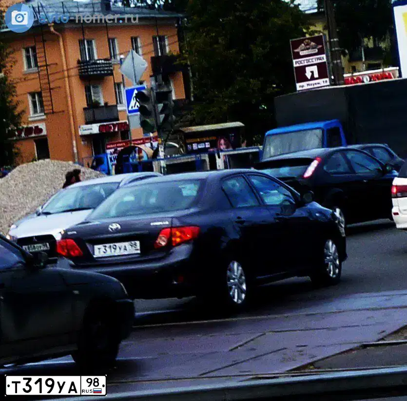Фото автомобиля TOYOTA COROLLA, 2008 — госномер Т319УА98. Цвет: Серый