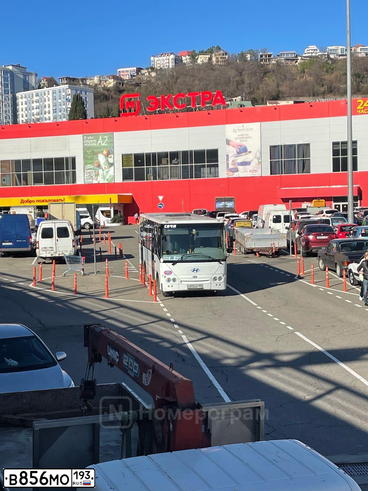 Фото автомобиля HYUNDAI COUNTY, 2013 — госномер В856МО193. Цвет: Белый