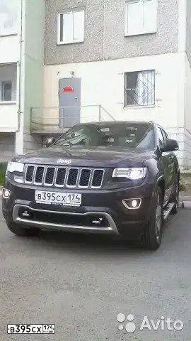 Фото автомобиля JEEP GRAND CHEROKEE, 2013 — госномер В395СХ174. Цвет: Серый