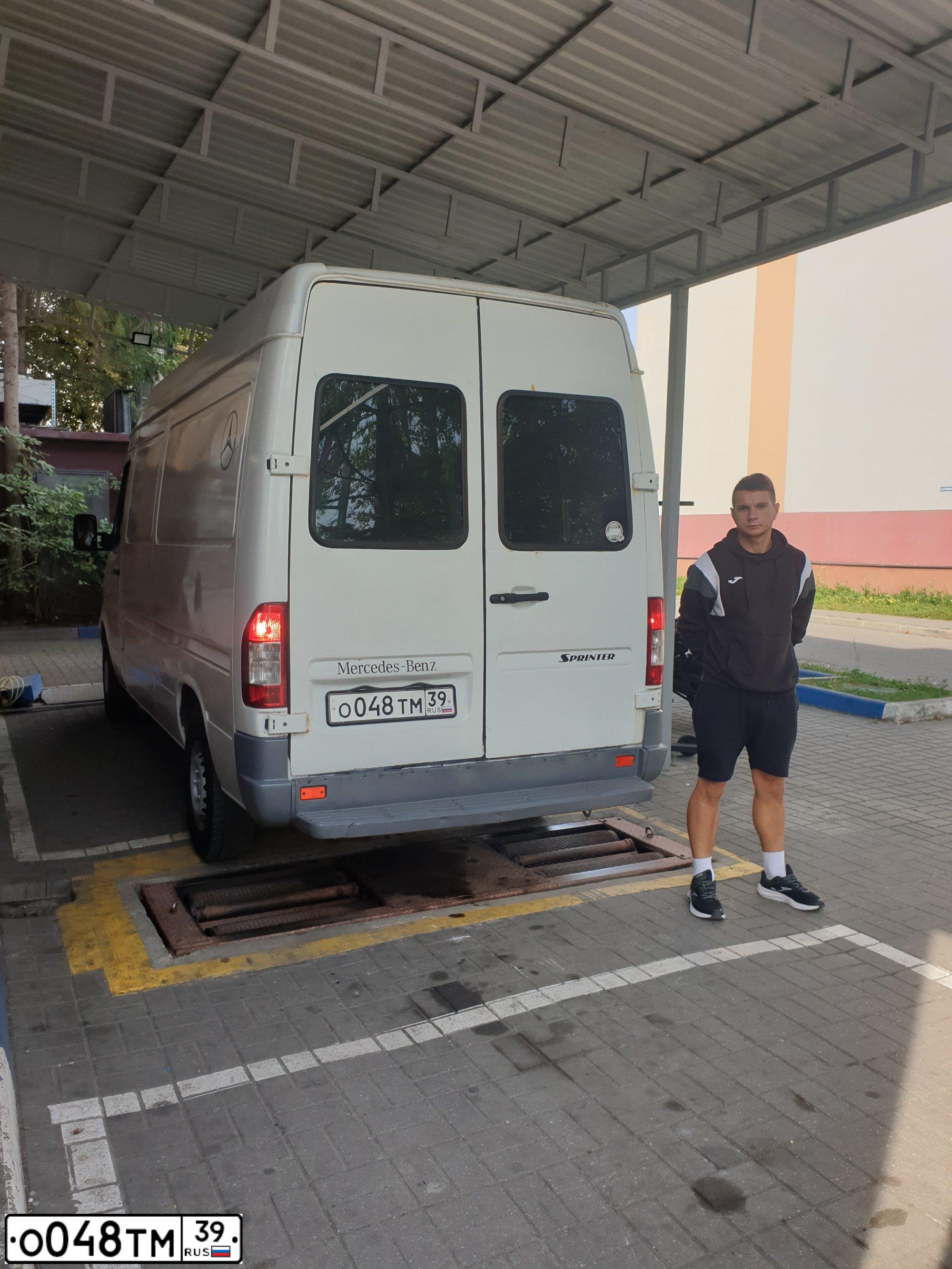 Фото автомобиля МЕРСЕДЕС-БЕНЦ 208-CDI-SPRINTER, 2002 — госномер Т085НА39. Цвет: Белый