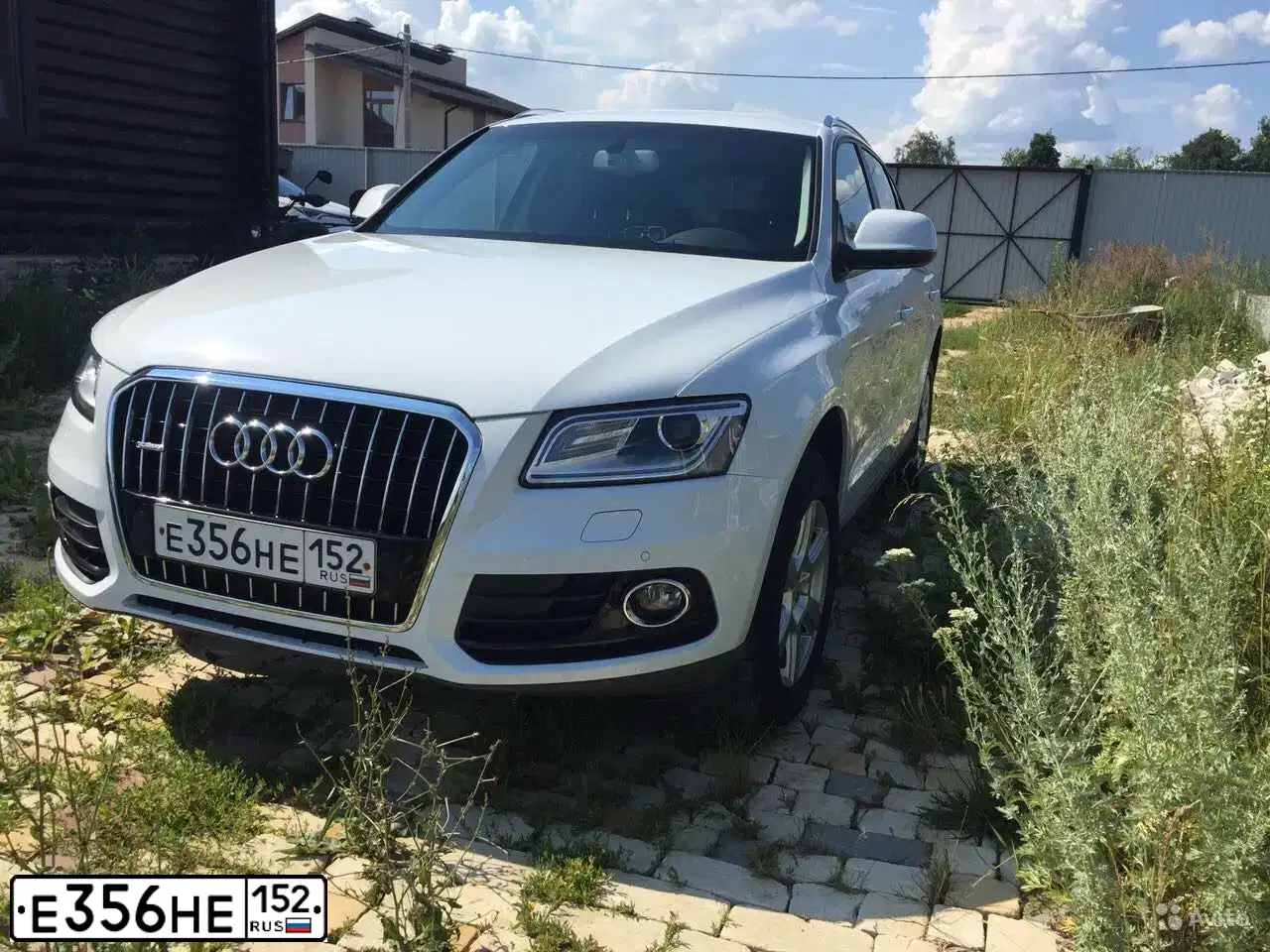 Фото автомобиля AUDI Q3, 2012 — госномер М358ЕН152. Цвет: БЕЛЫЙ