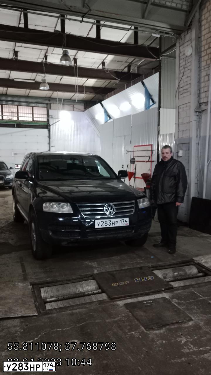 Фото автомобиля VOLKSWAGEN TOUAREG, 2005 — госномер С315АТ977. Цвет: ЧЕРНЫЙ