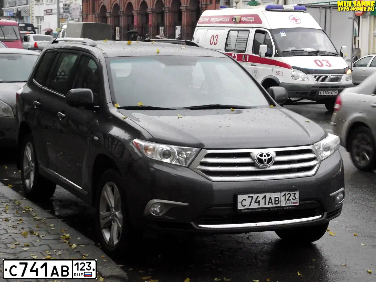 Фото автомобиля TOYOTA HIGHLANDER, 2011 — госномер С741АВ123. Цвет: СЕРЫЙ