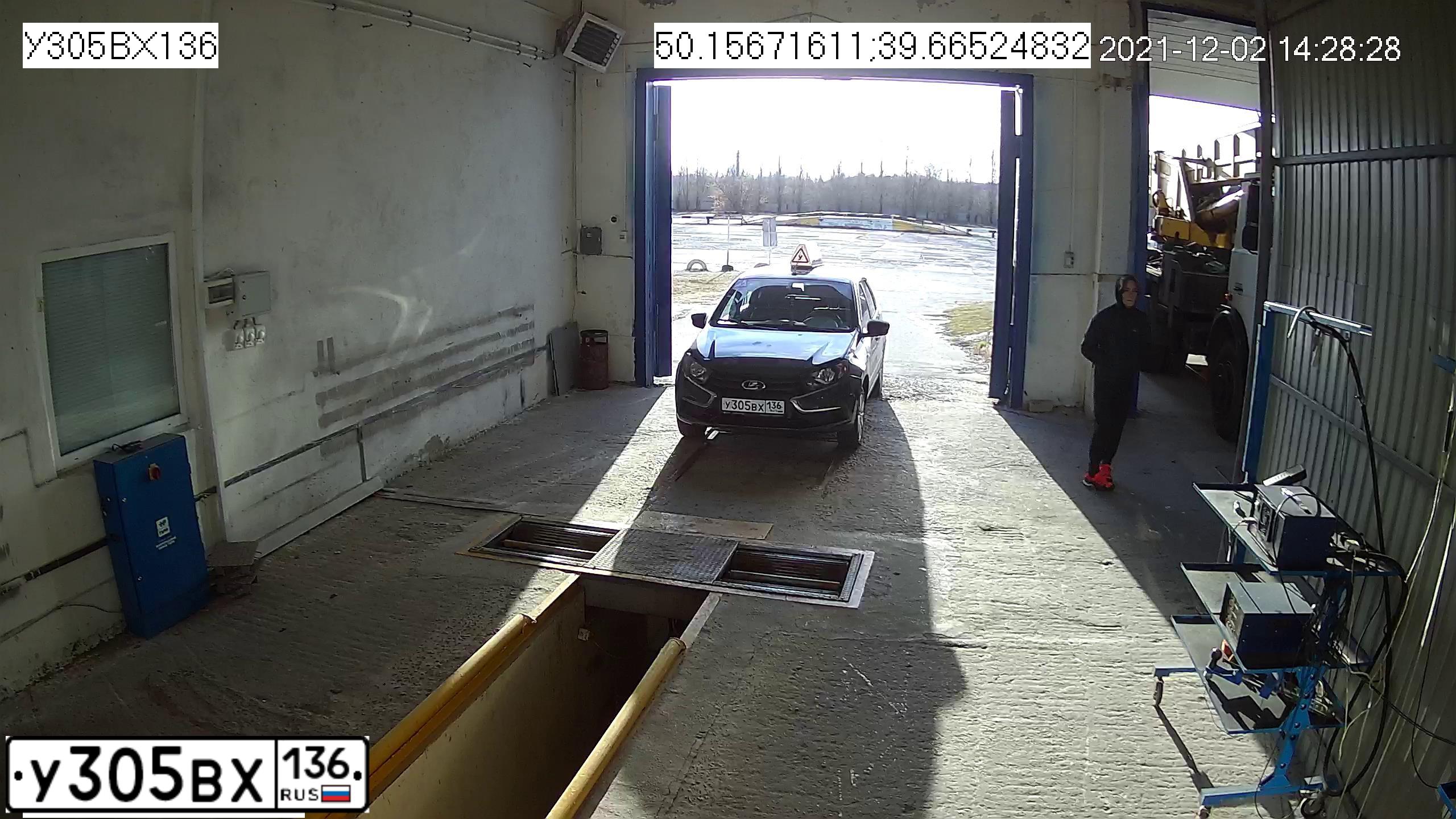 Фото автомобиля LADA 2190 GRANTA, 2020 — госномер У305ВХ136. Цвет: СЕРЫЙ