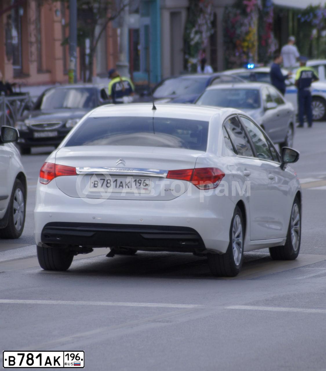 Фото автомобиля CITROEN C4, 2014 — госномер В781АК196. Цвет: Белый