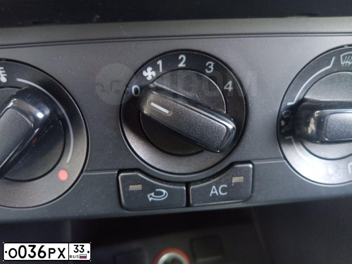 Фото автомобиля VOLKSWAGEN POLO, 2011 — госномер В556НА37. Цвет: Серебристый