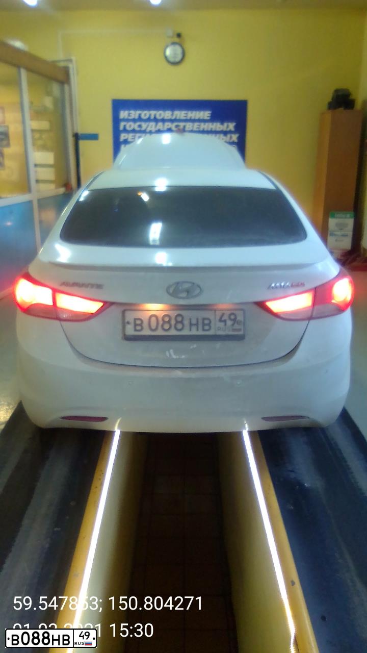 Фото автомобиля HYUNDAI AVANTE, 2011 — госномер В088НВ49. Цвет: БЕЛЫЙ