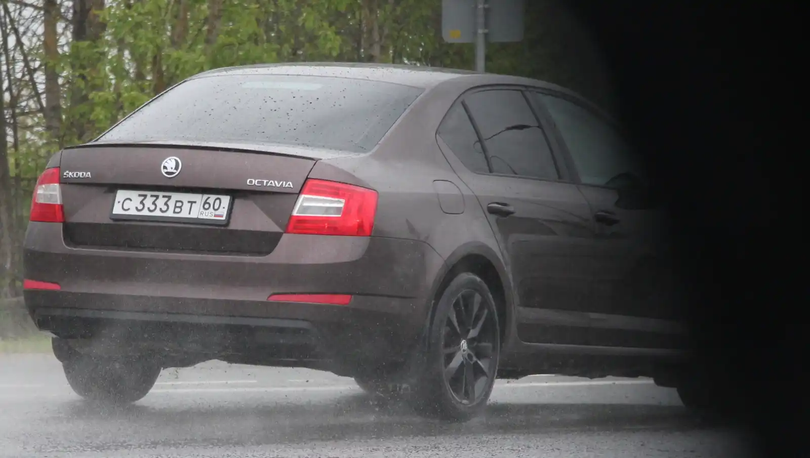 Фото автомобиля INFINITI QX70 /FX/, 2003 — госномер Н635РЕ125. Цвет: Коричневый