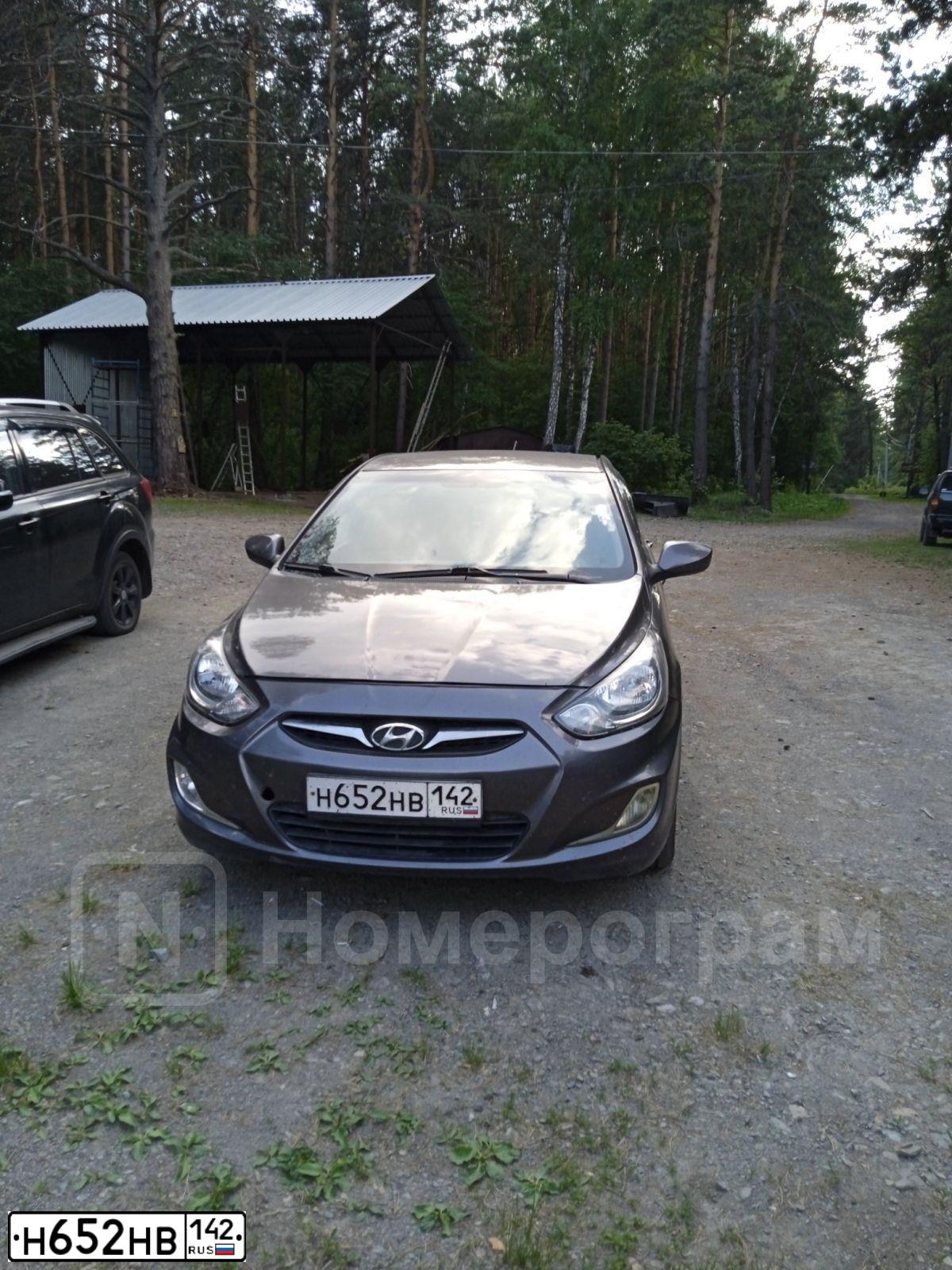 Фото автомобиля HYUNDAI SOLARIS, 2011 — госномер Н652НВ142. Цвет: ЧЕРНО-СЕРЫЙ