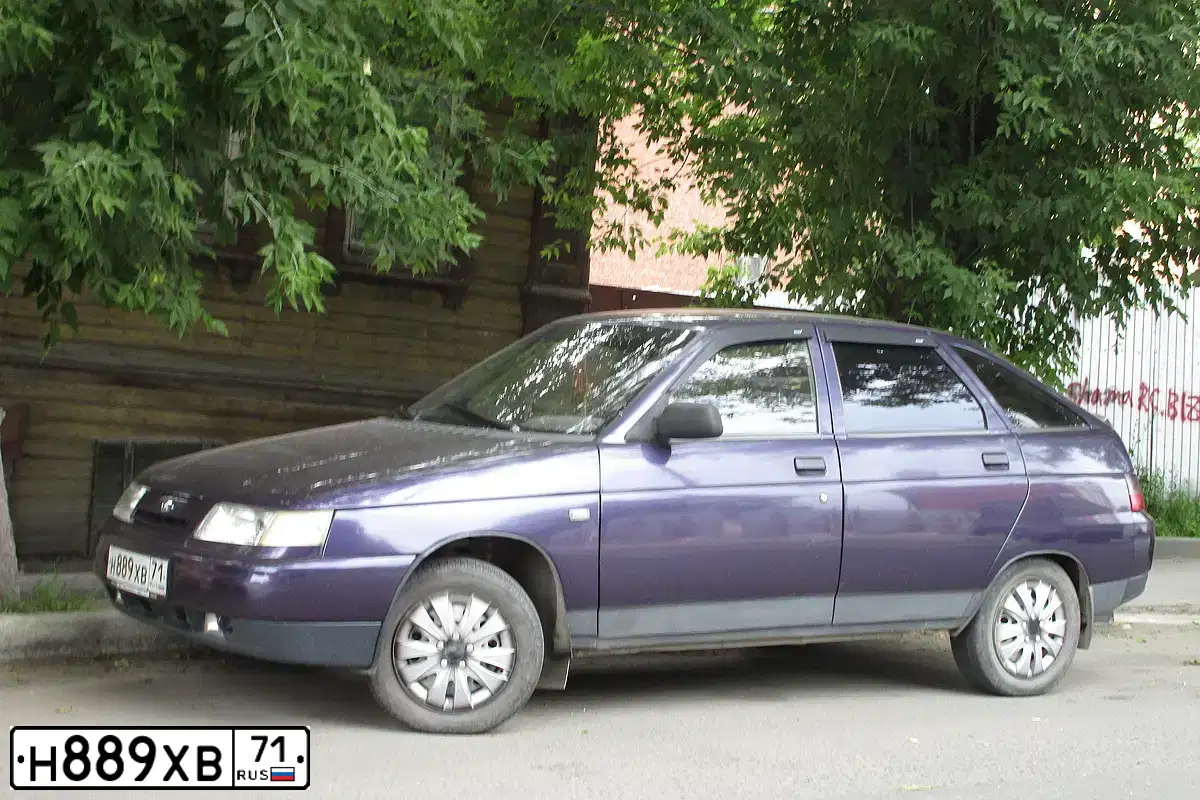 Фото автомобиля LADA 2112, 2002 — госномер У978НХ71. Цвет: Серебристый Темно Фиолетовый