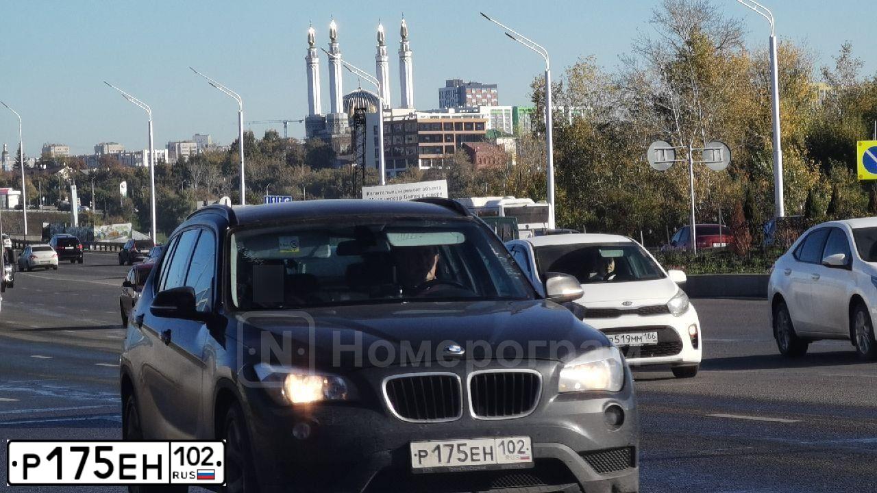 Фото автомобиля BMW X1, 2013 — госномер Р175ЕН102. Цвет: ЧЕРНЫЙ