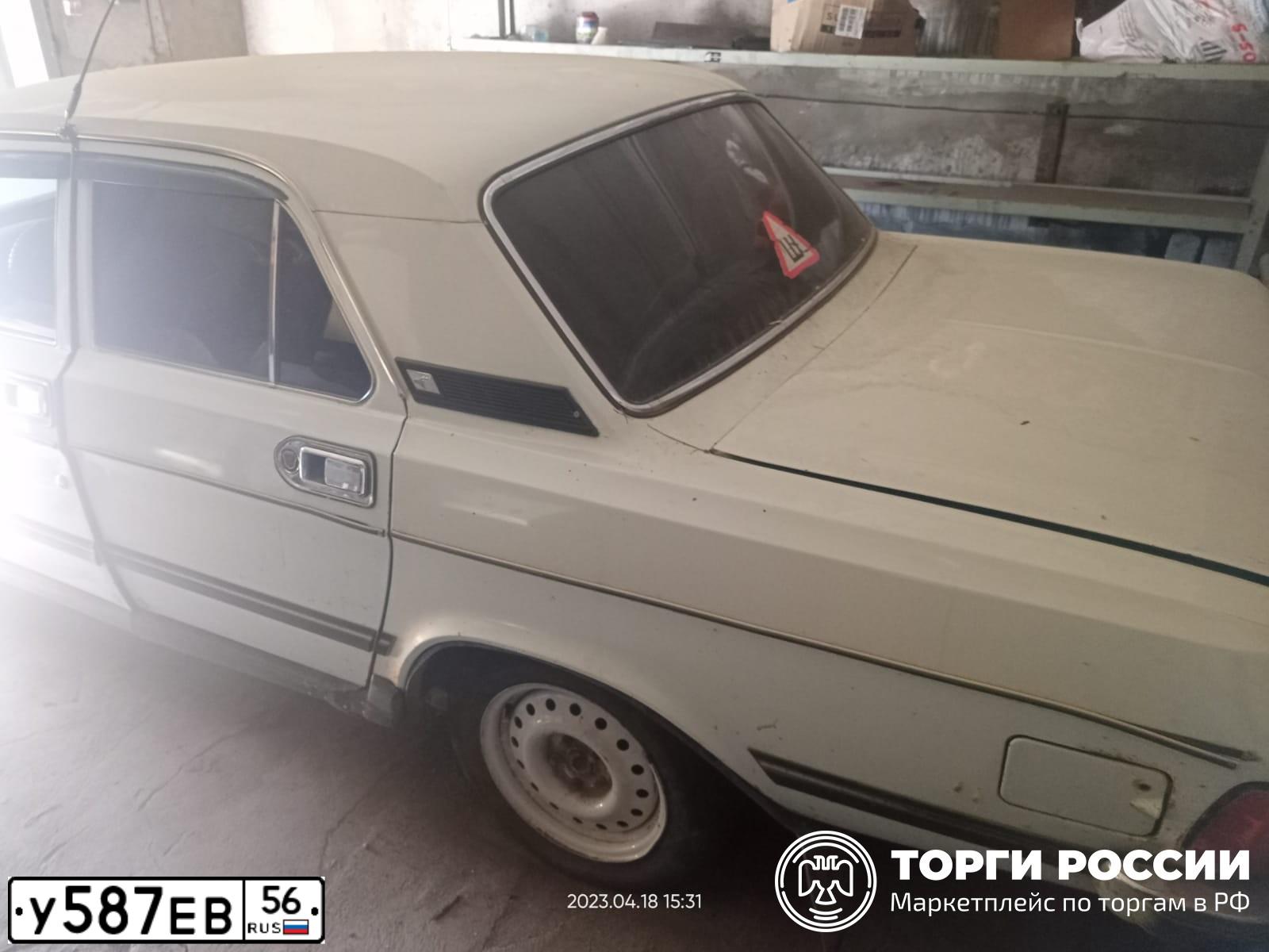 Фото автомобиля GAZ 3102 WOLGA, 2003 — госномер У587ЕВ56. Цвет: БЕЛЫЙ