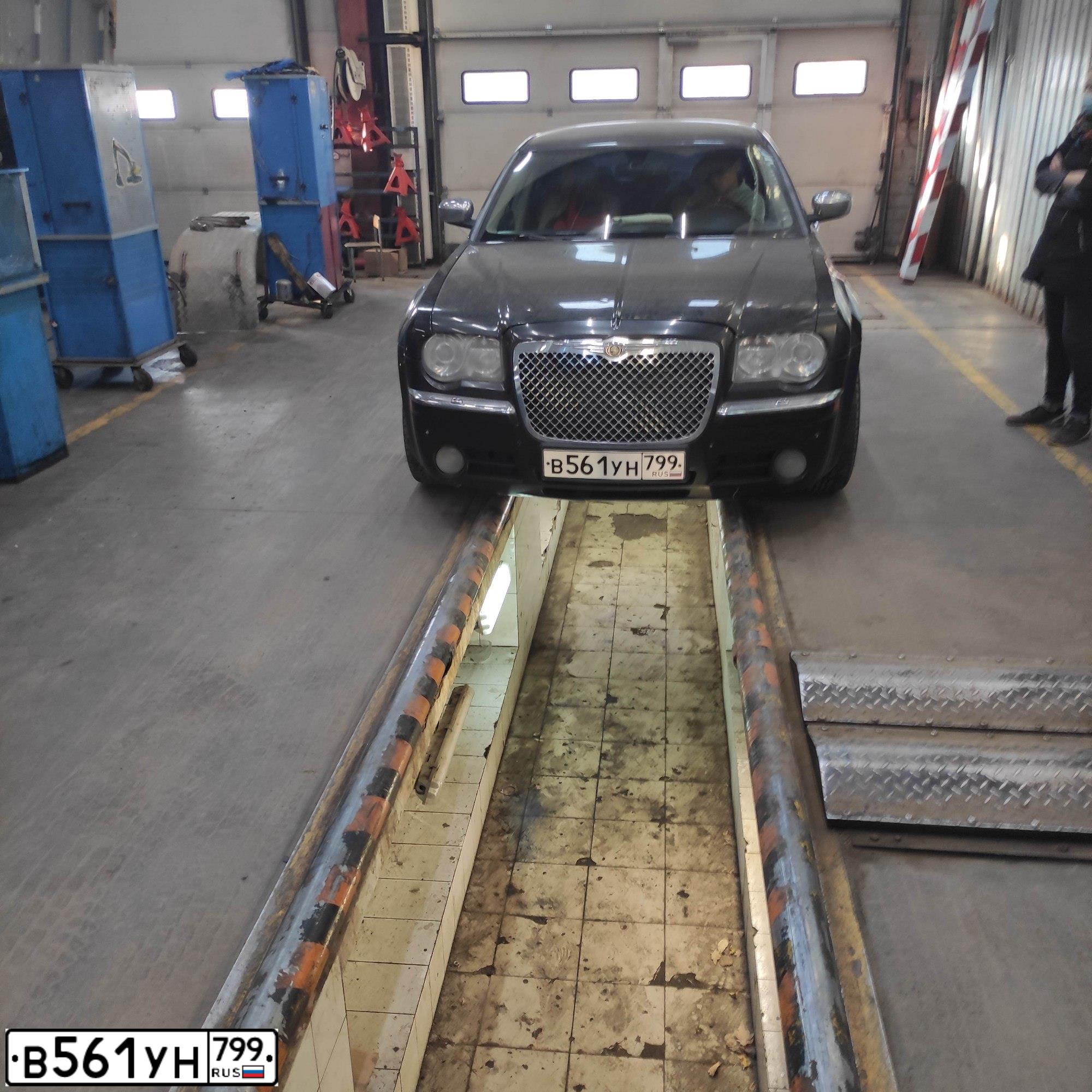 Фото автомобиля CHRYSLER 300C, 2006 — госномер К080ЕР550
