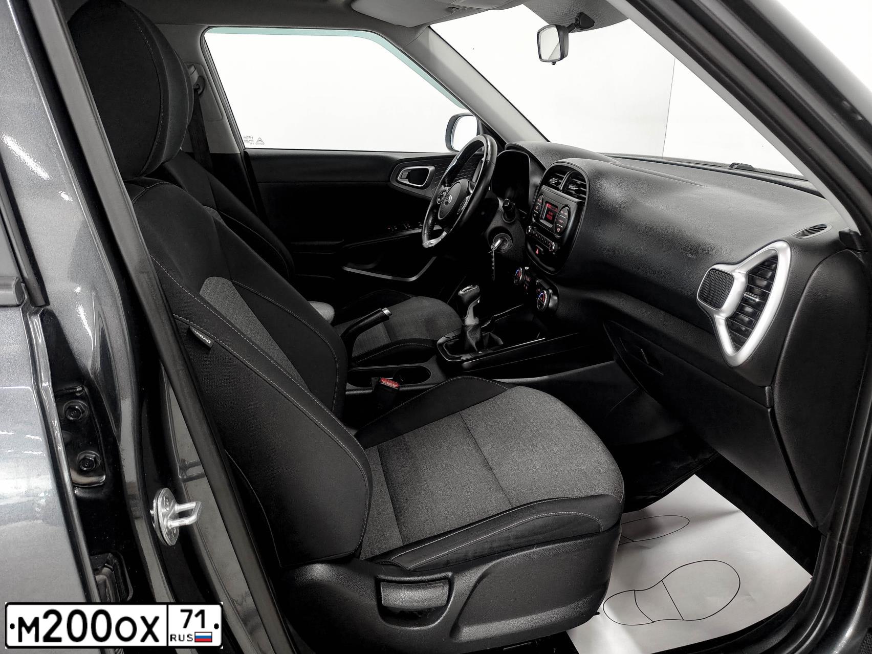 Фото автомобиля KIA SOUL, 2019 — госномер М200ОХ71. Цвет: Серый