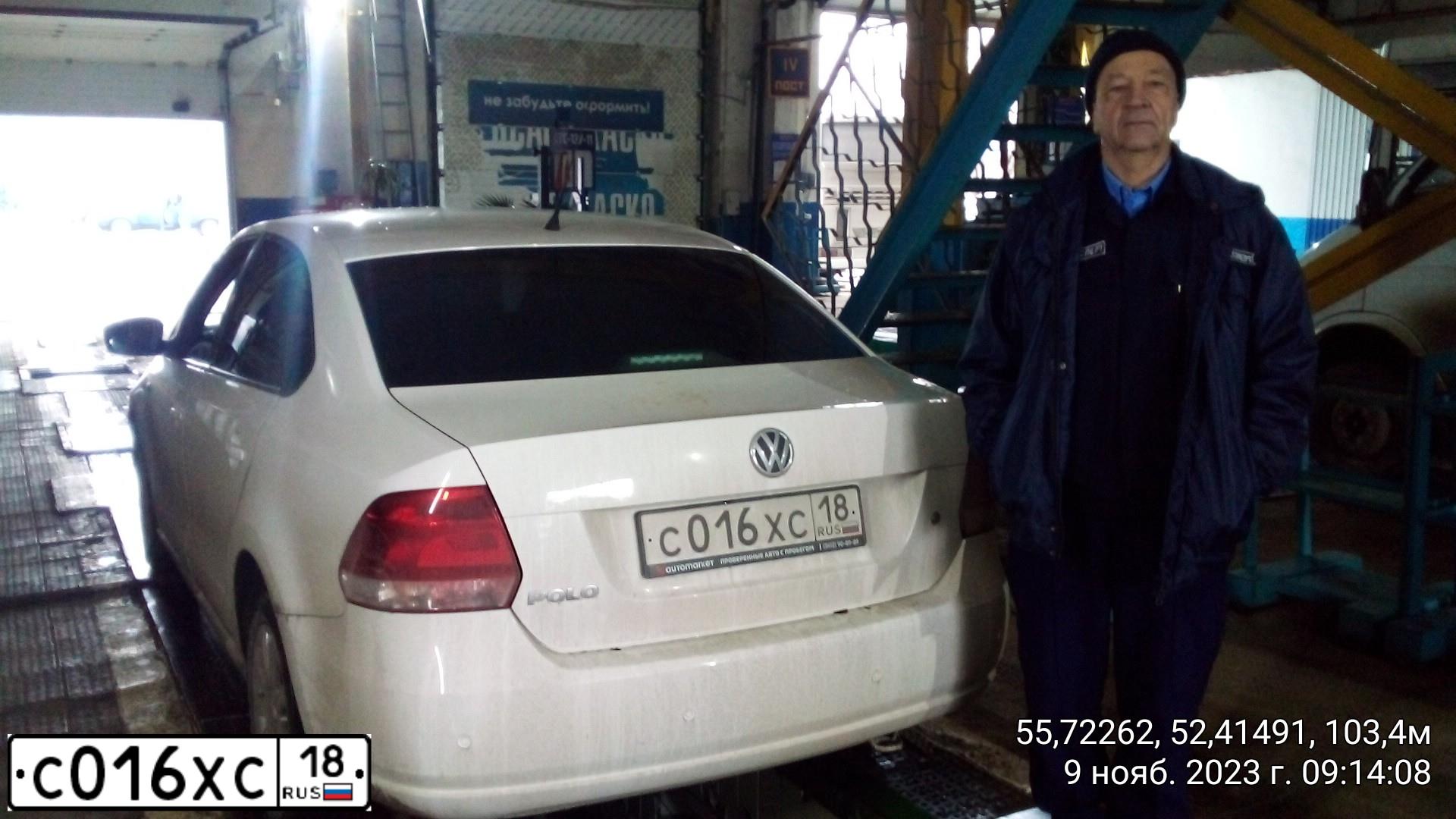Фото автомобиля VOLKSWAGEN POLO, 2013 — госномер М321ХА716. Цвет: Белый