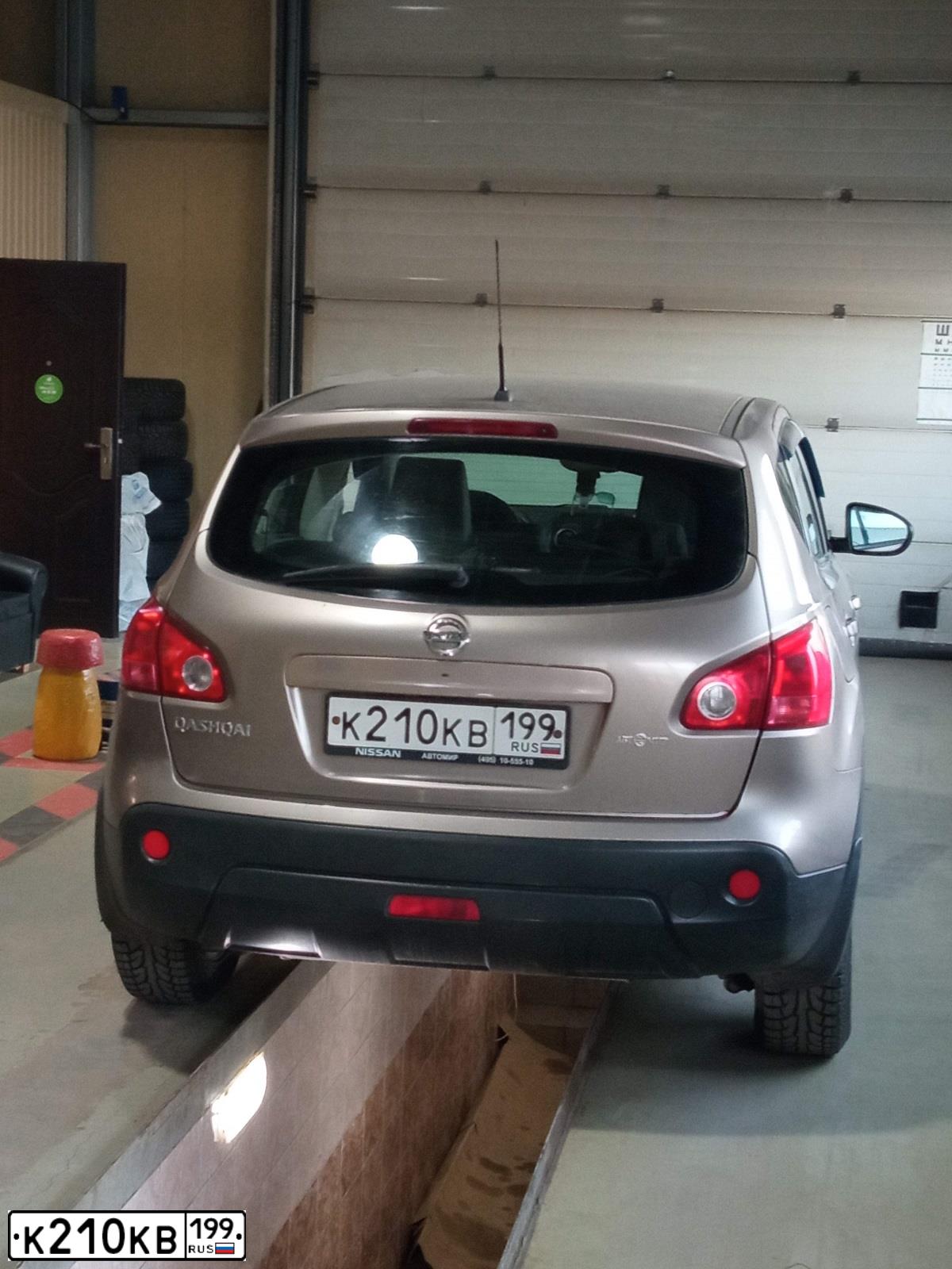 Фото автомобиля LADA 2110, 2002 — госномер К210КВ199. Цвет: СВЕТЛО-СЕРЫЙ