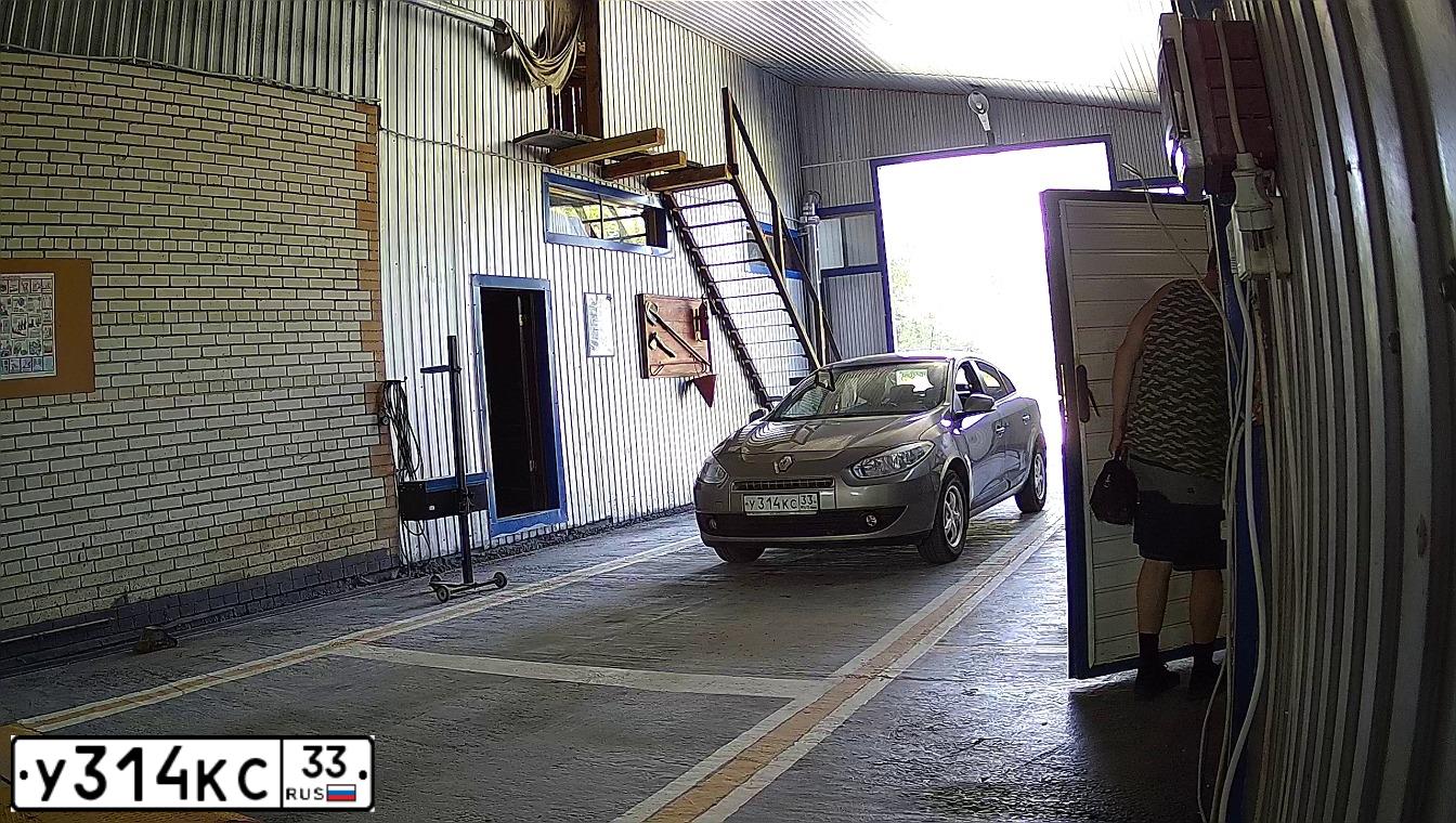 Фото автомобиля RENAULT FLUENCE, 2010 — госномер У314КС33. Цвет: БЕЖЕВЫЙ