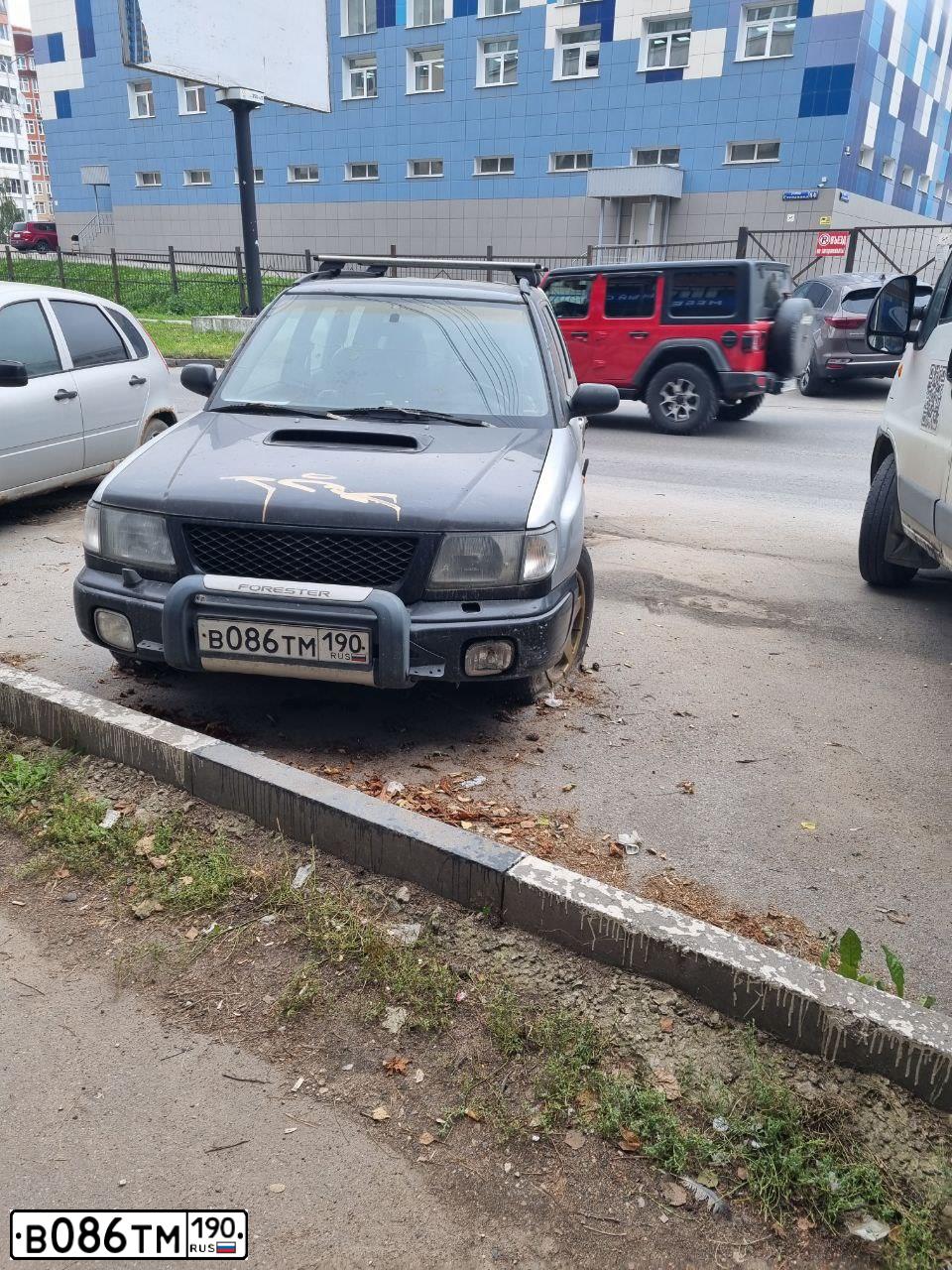 Фото автомобиля SUBARU FORESTER, 1998 — госномер Н098РВ797. Цвет: ЧЕРНЫЙ
