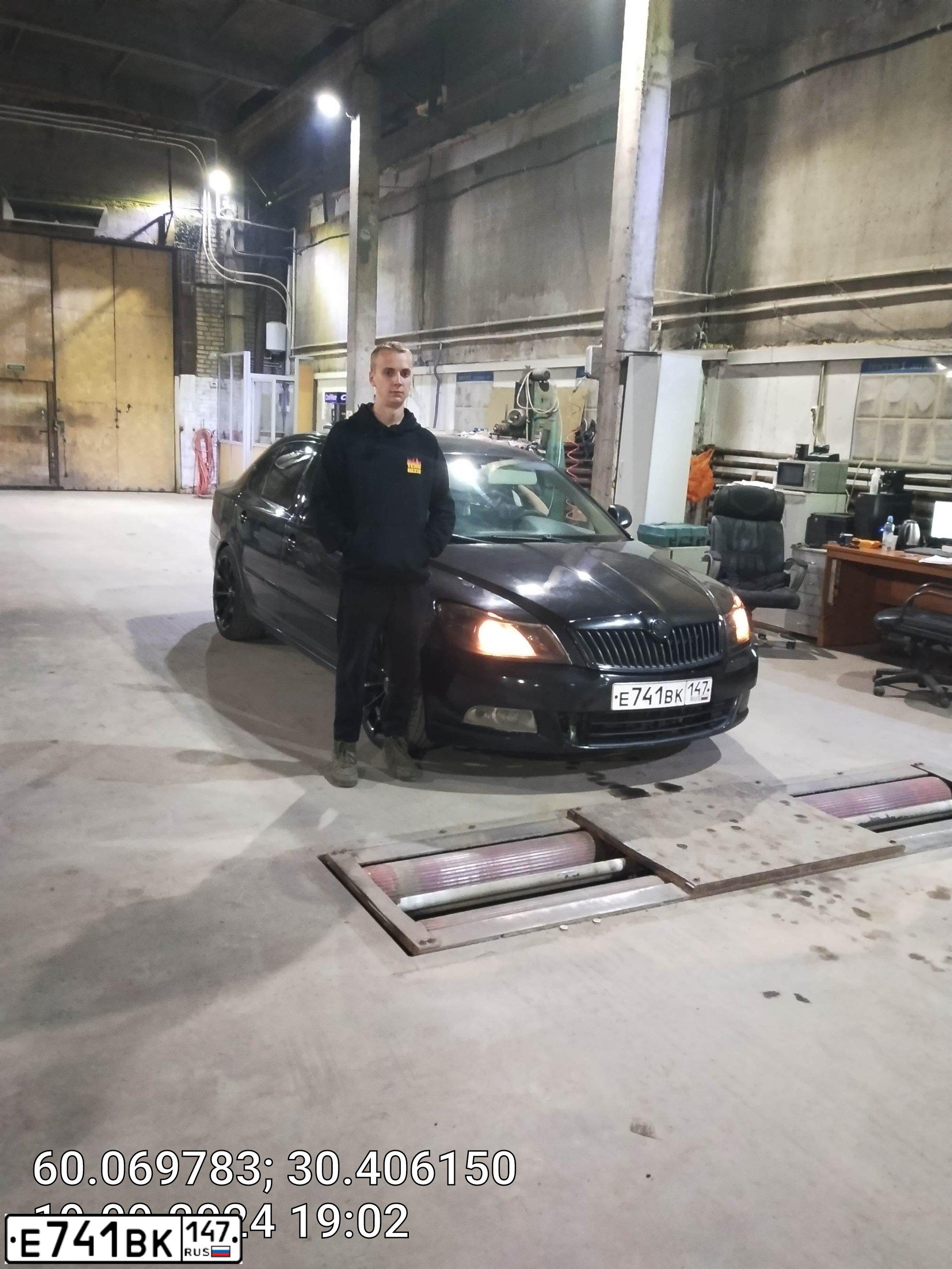 Фото автомобиля SKODA OCTAVIA, 2012 — госномер Е741ВК147. Цвет: ЧЕРНЫЙ