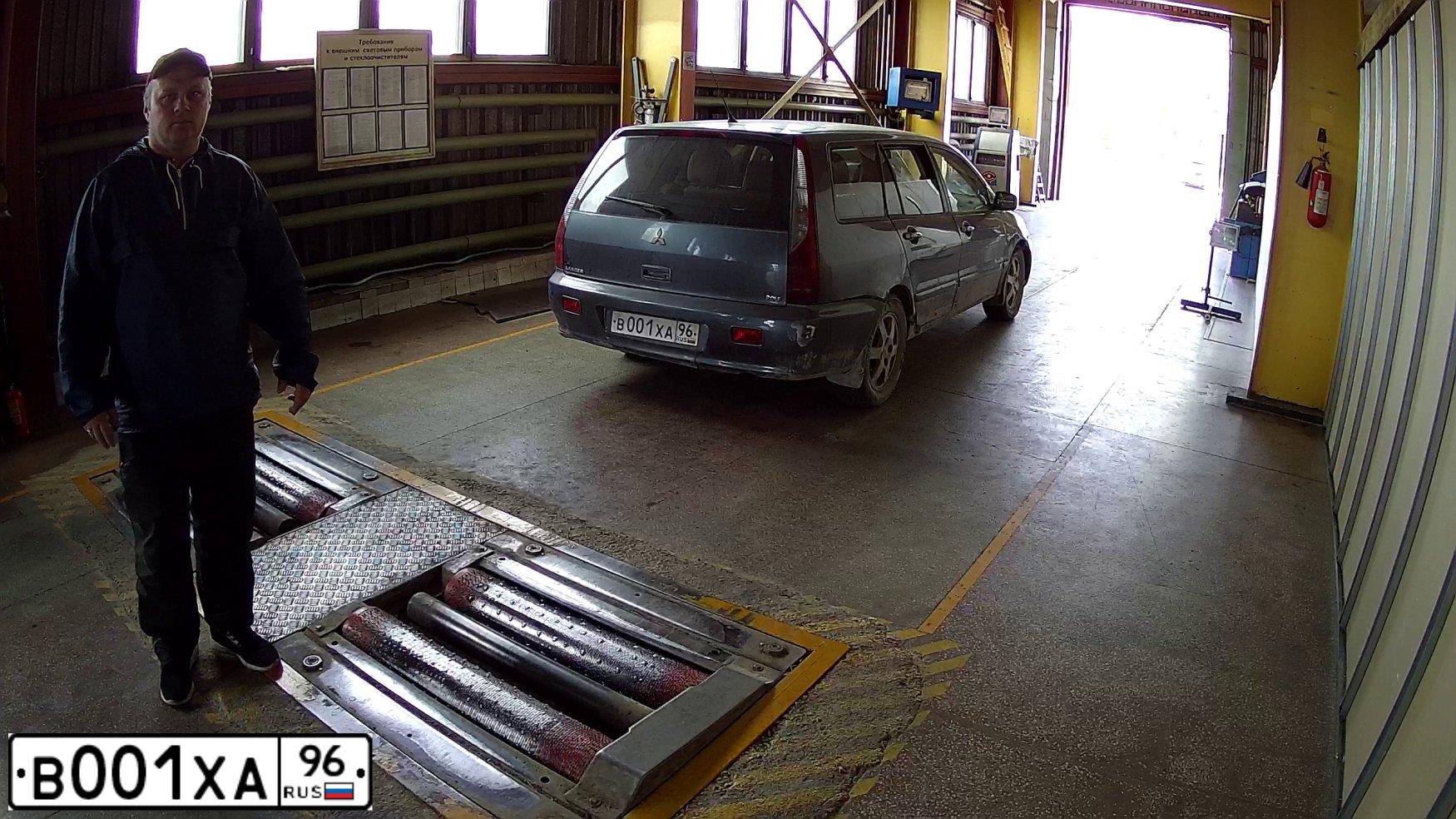Фото автомобиля MITSUBISHI LANCER, 2006 — госномер В001ХА96. Цвет: СЕРЫЙ