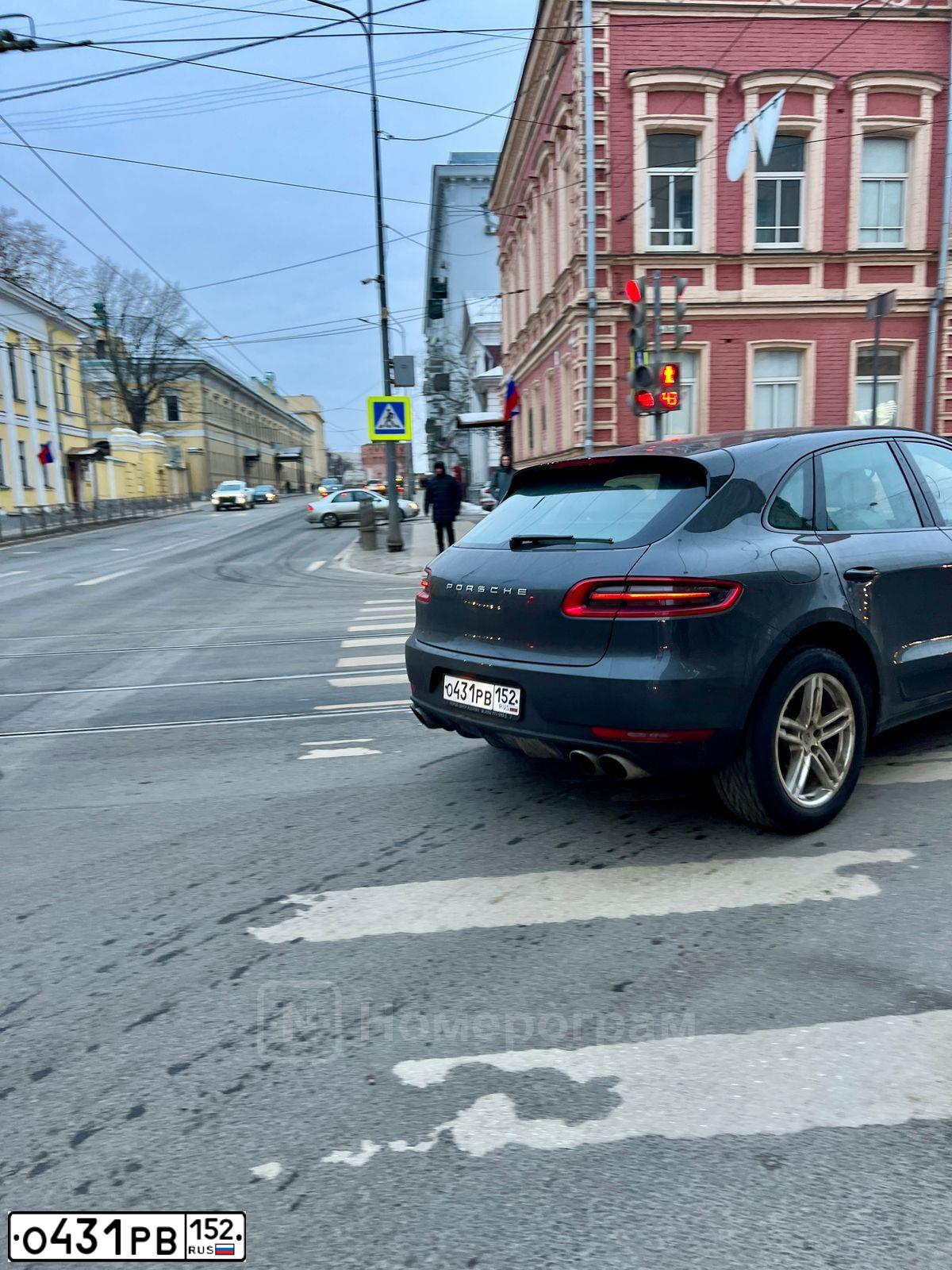 Фото автомобиля PORSCHE CAYENNE, 2016 — госномер О431РВ152. Цвет: Серый
