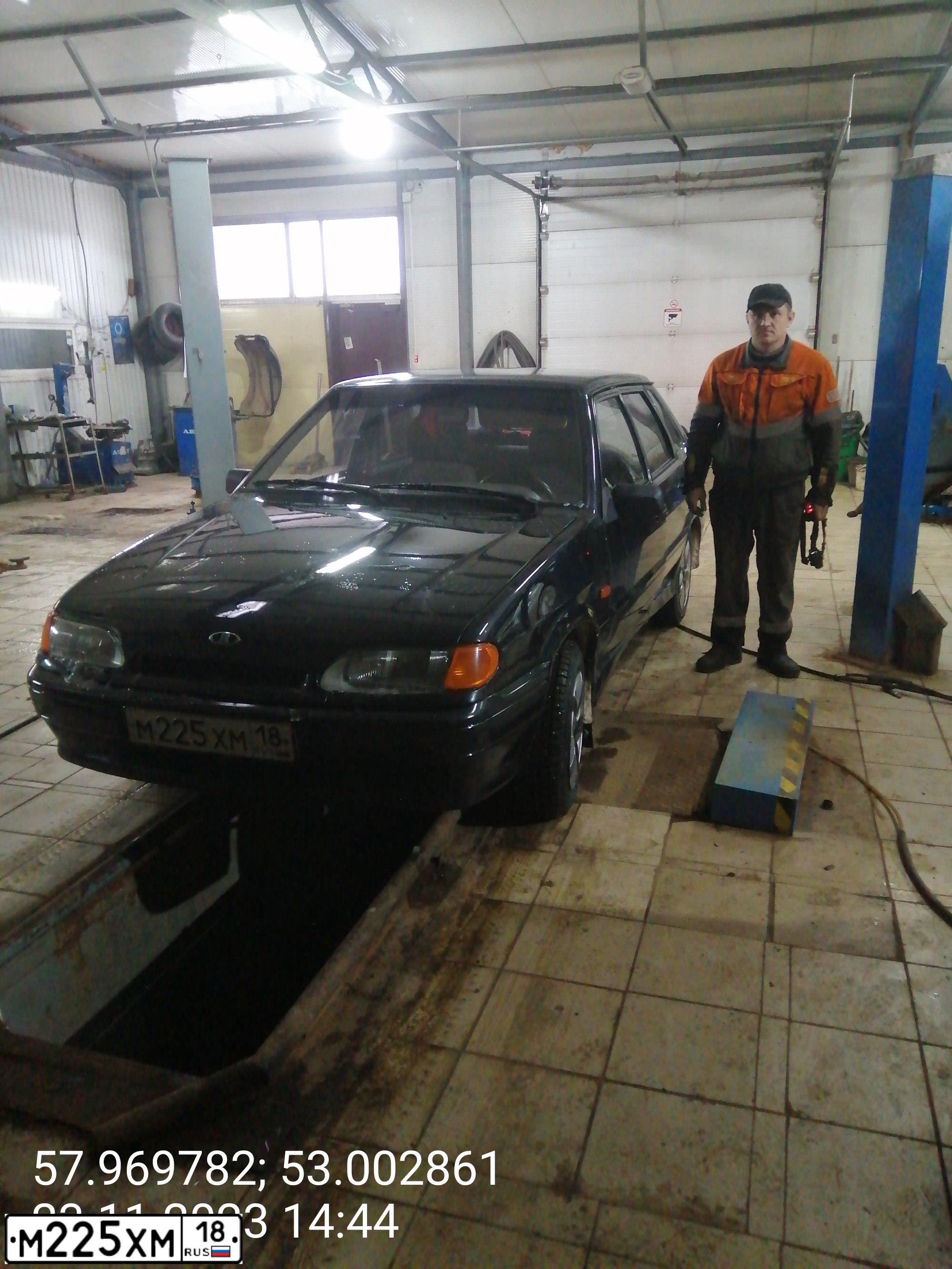 Фото автомобиля LADA 2115, 2007 — госномер М098АУ18. Цвет: ГРАФИТОВЫЙ МЕТАЛЛ.