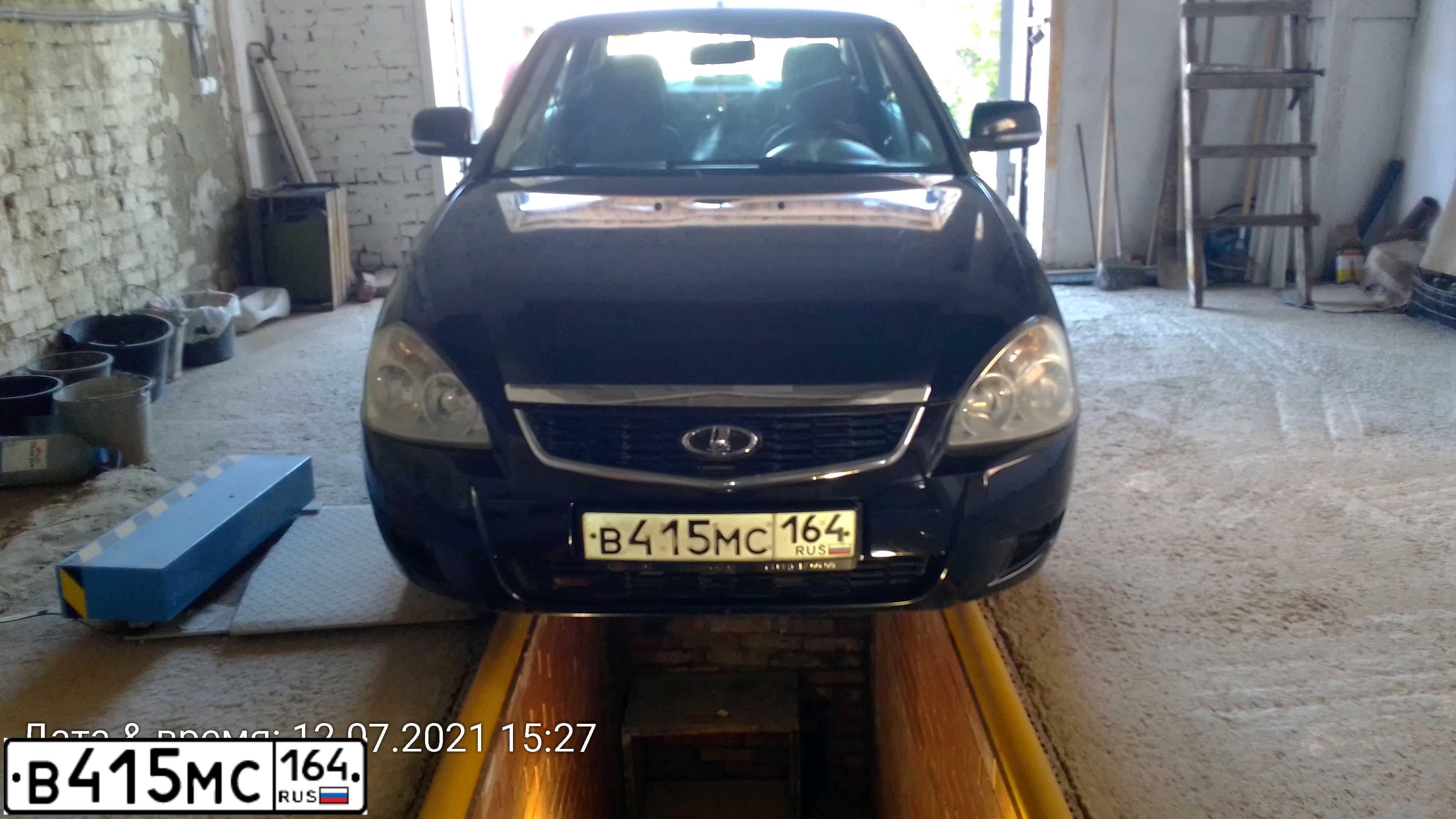 Фото автомобиля LADA 2170 PRIORA, 2008 — госномер В415МС164. Цвет: ЧЕРНЫЙ