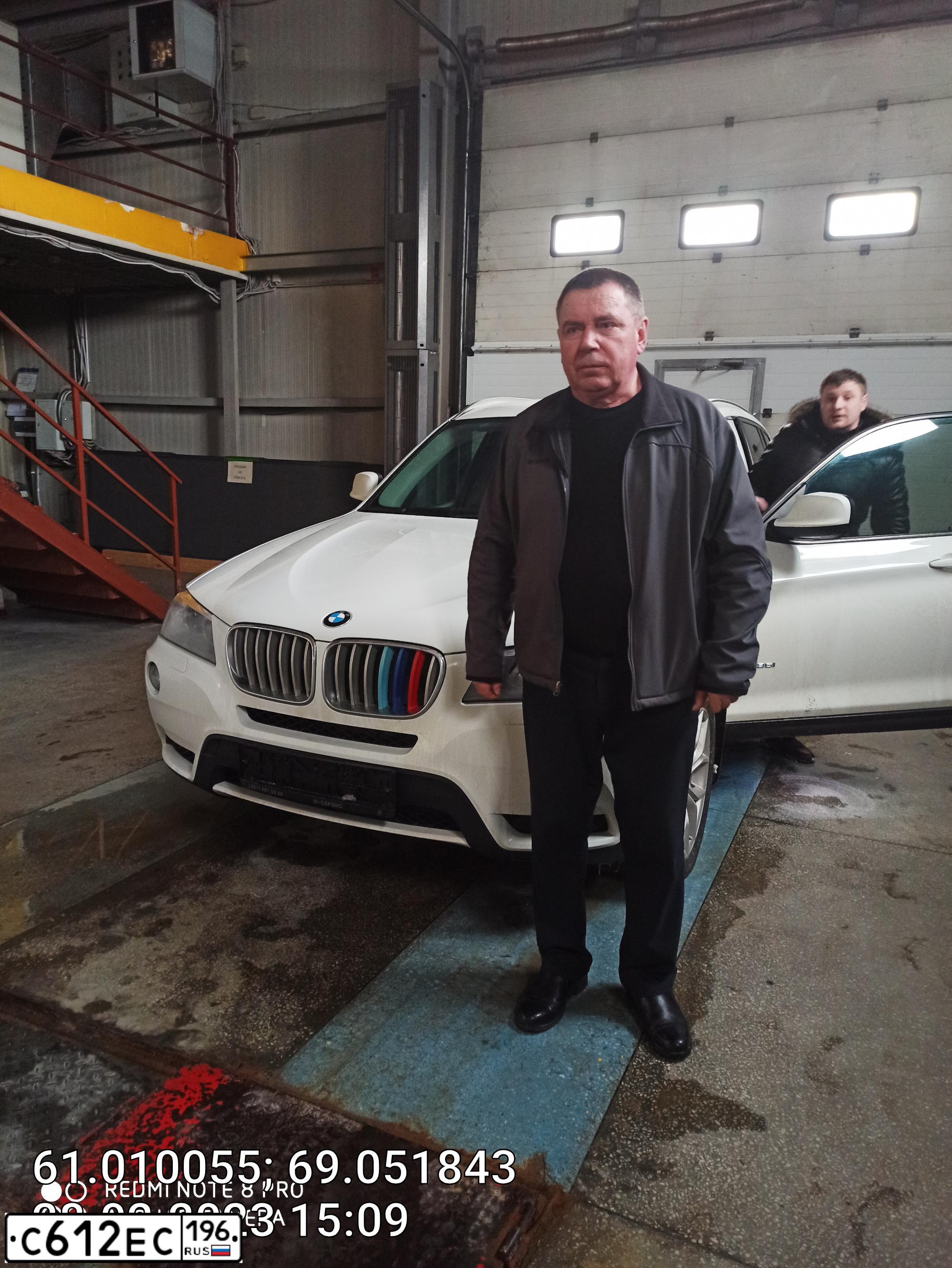 Фото автомобиля BMW X3, 2011 — госномер У112РЕ174. Цвет: Белый
