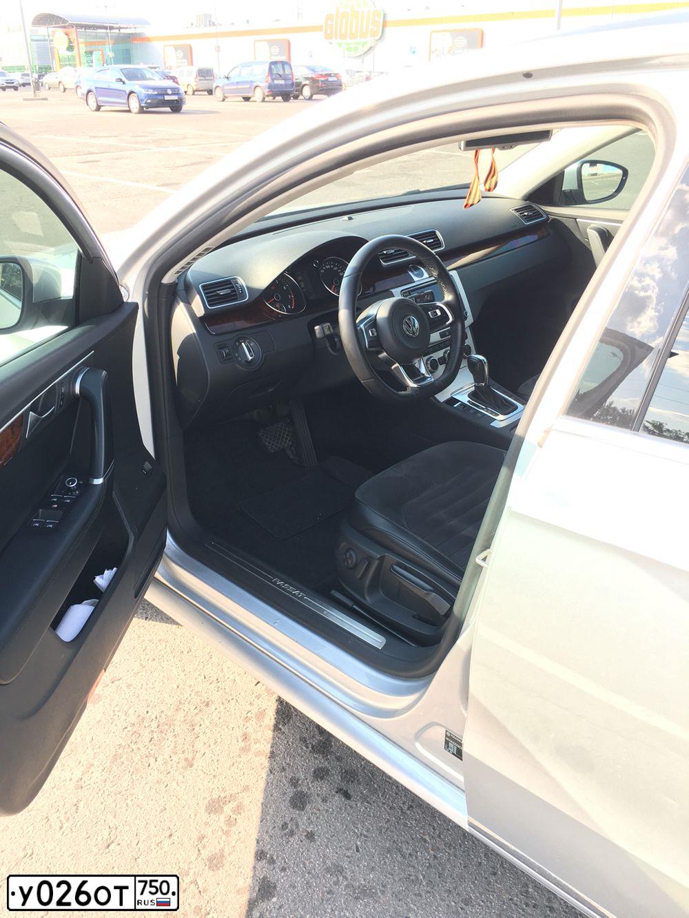 Фото автомобиля VOLKSWAGEN PASSAT, 2012 — госномер М700УР161. Цвет: Серебристый
