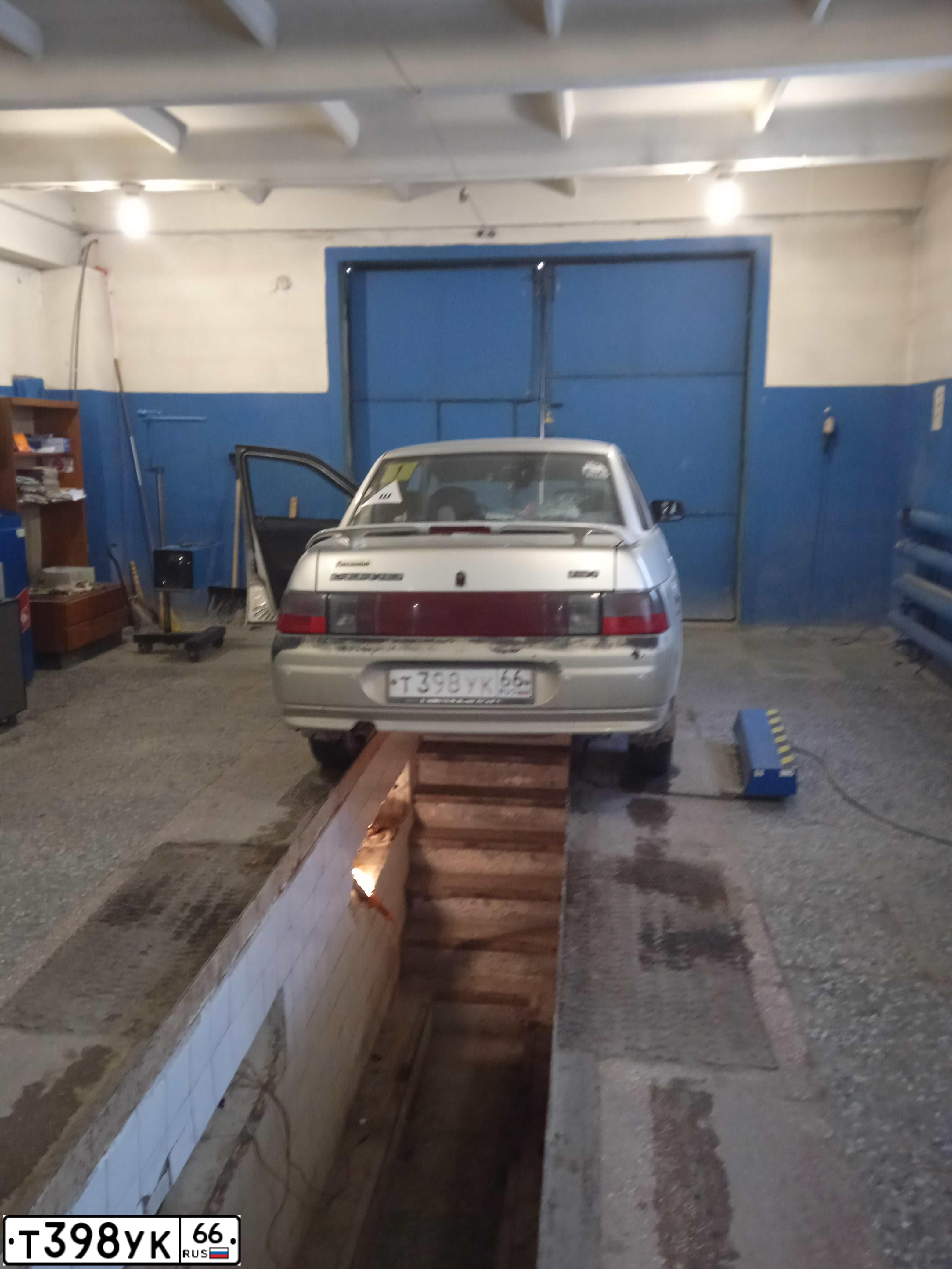 Фото автомобиля LADA 2110, 2005 — госномер Т398УК66. Цвет: СЕРО-БЕЖЕВЫЙ