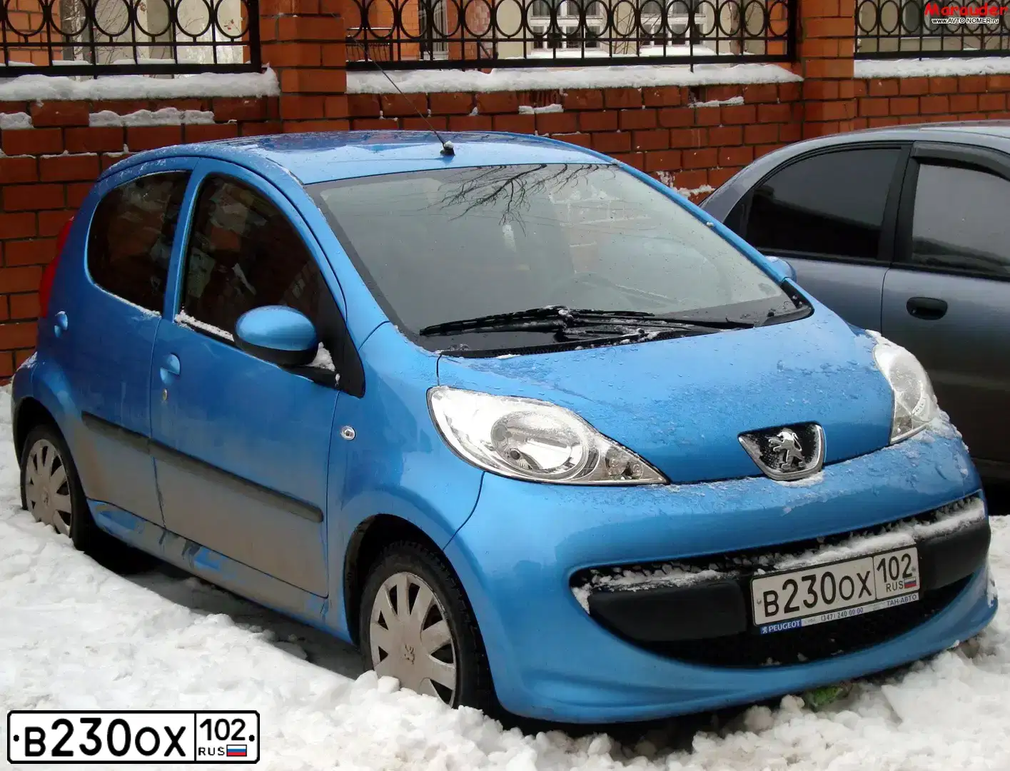 Фото автомобиля PEUGEOT 107, 2007 — госномер В230ОХ102. Цвет: голубой