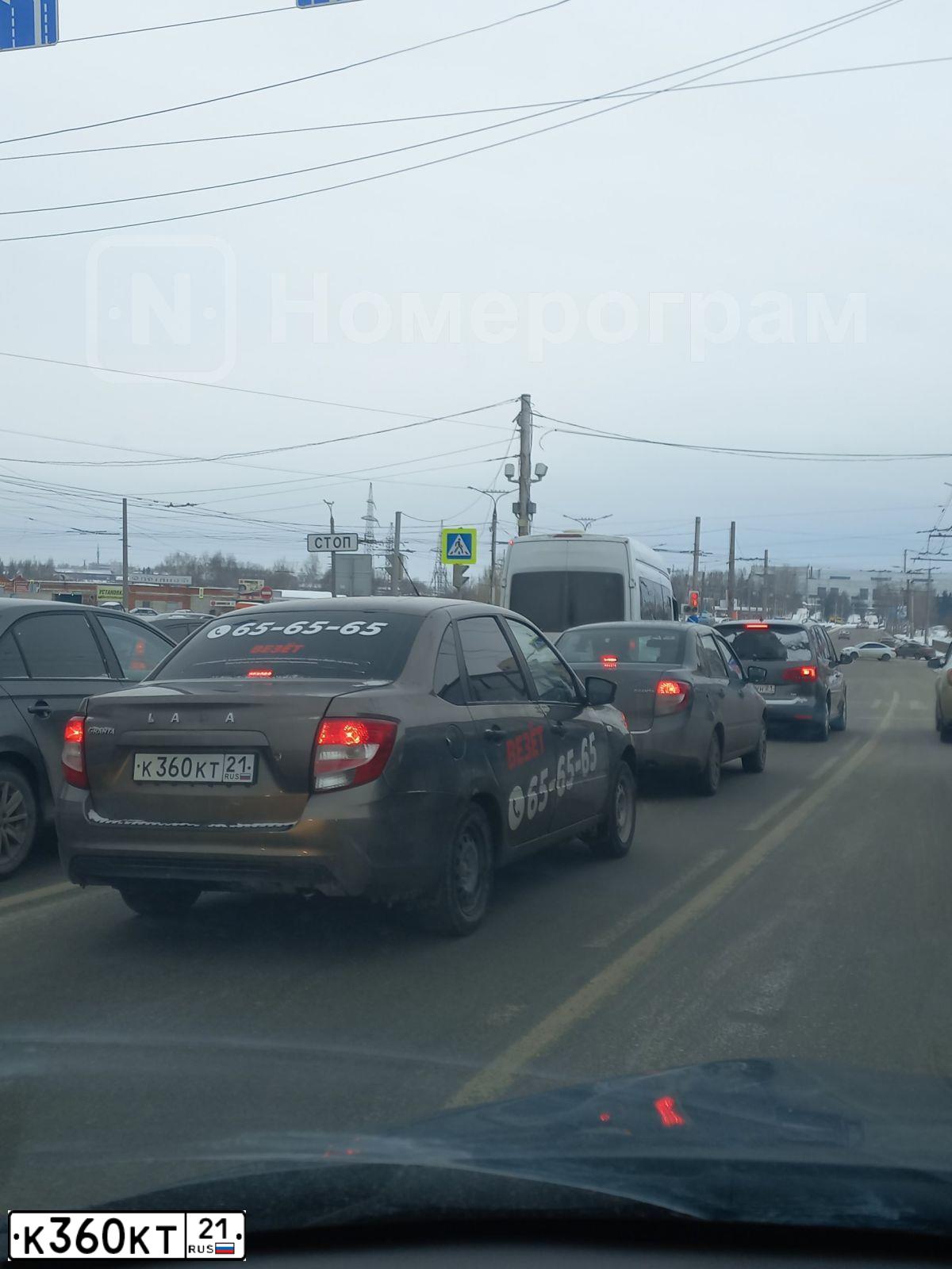 Фото автомобиля LADA 2190 GRANTA, 2019 — госномер К360КТ21. Цвет: Золотисто-коричневый