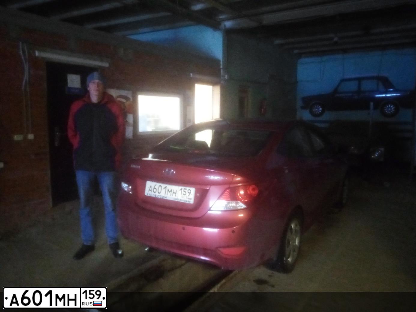 Фото автомобиля HYUNDAI SOLARIS, 2011 — госномер С513КА196. Цвет: Красный