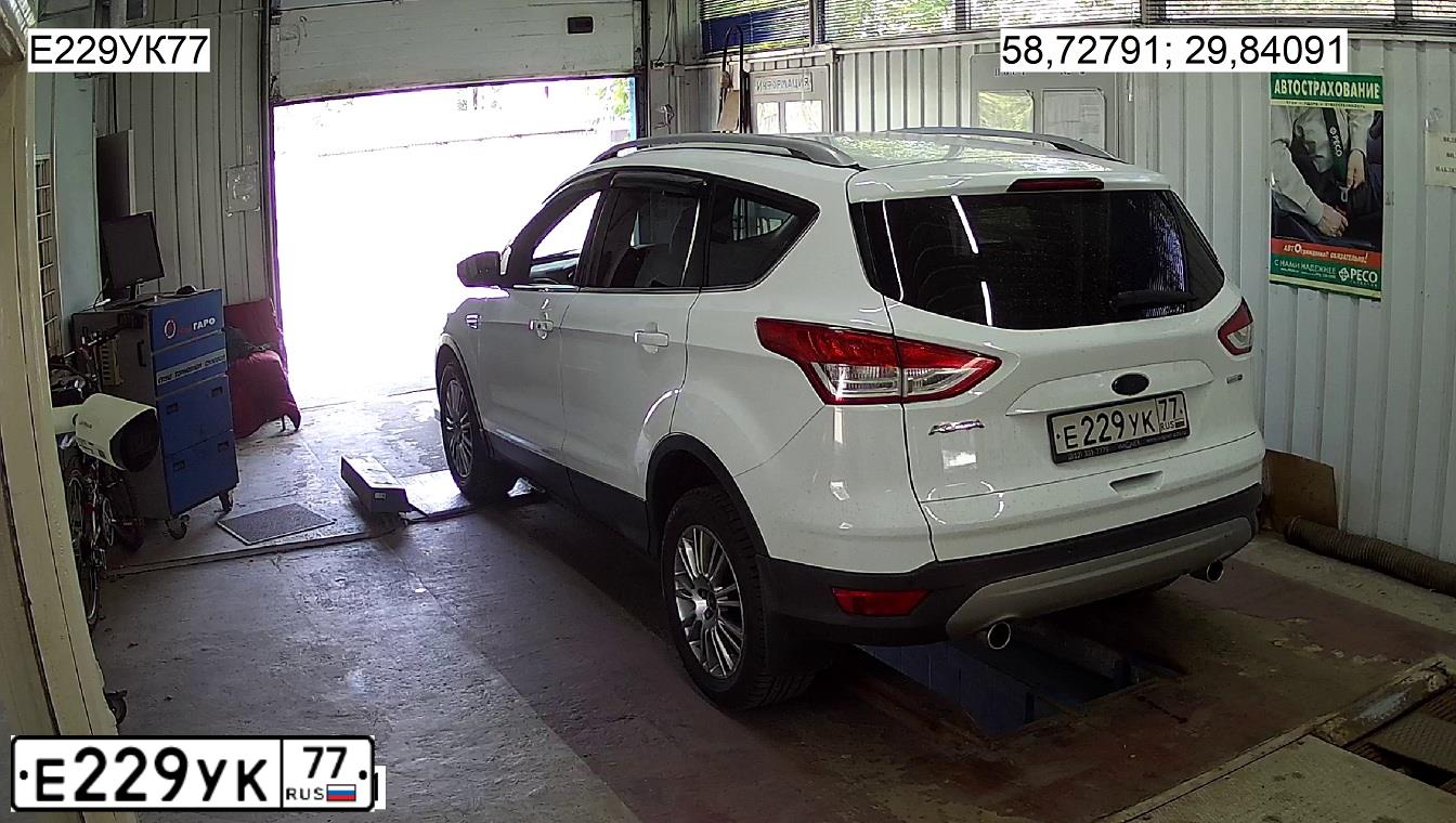 Фото автомобиля FORD KUGA, 2013 — госномер А059РВ147. Цвет: Белый