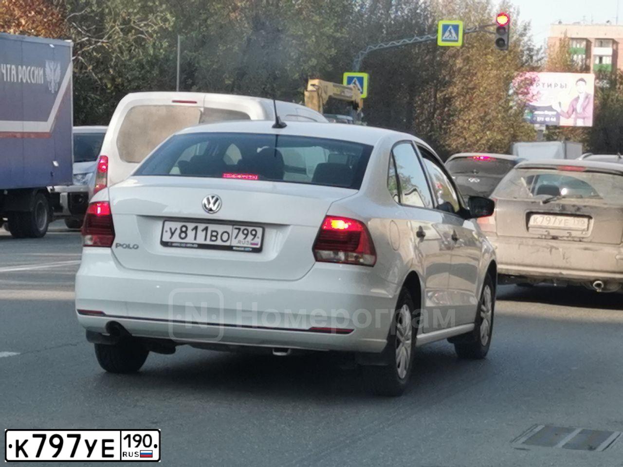 Фото автомобиля HYUNDAI GRAND STAREX, 2009 — госномер К797УЕ190. Цвет: СЕРЫЙ