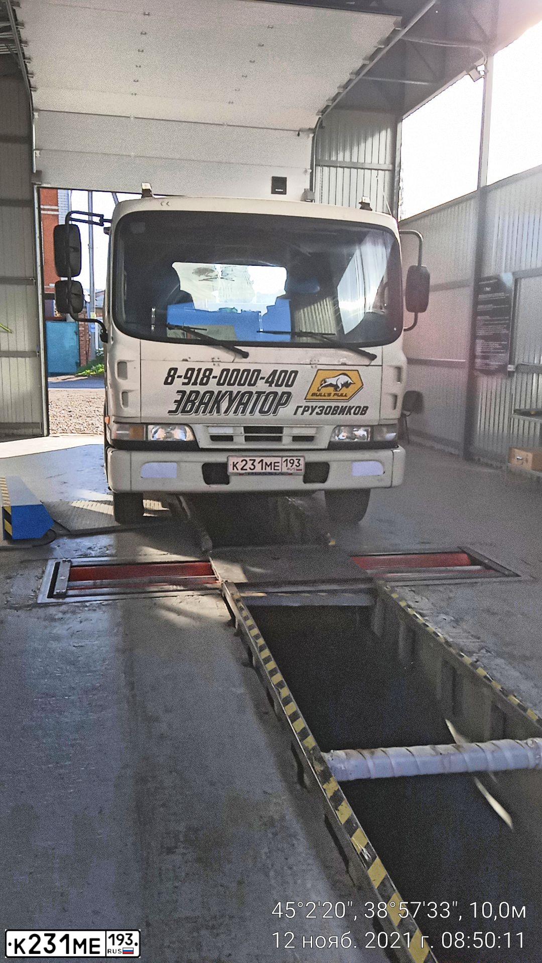 Фото автомобиля HYUNDAI HD CARGO TRUCK, 2011 — госномер Е802СК152. Цвет: Белый