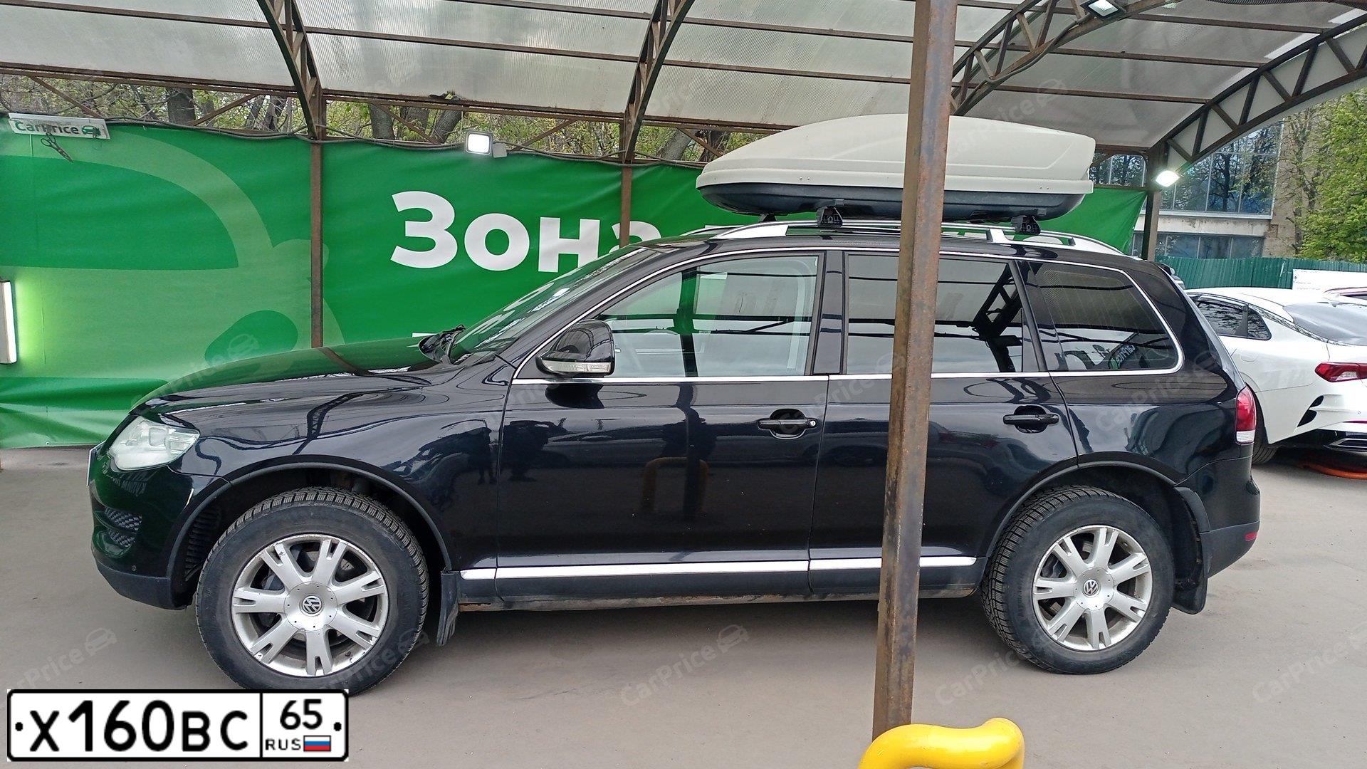 Фото автомобиля VOLKSWAGEN TOUAREG, 1910 — госномер Х160ВС65. Цвет: ЧЕРНЫЙ
