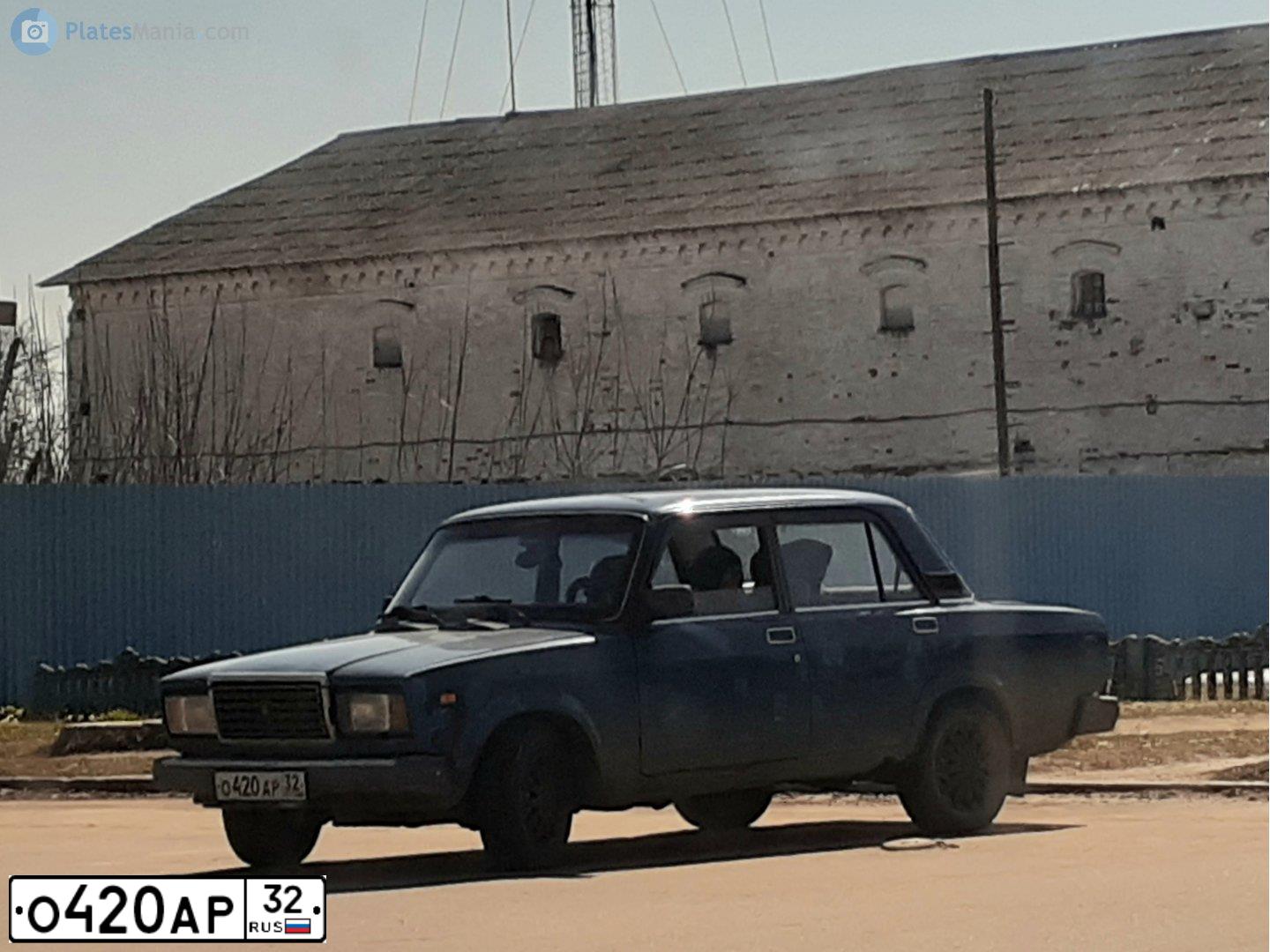 Фото автомобиля LADA 2107 LADA, 2008 — госномер О420АР32. Цвет: сине-зеленый
