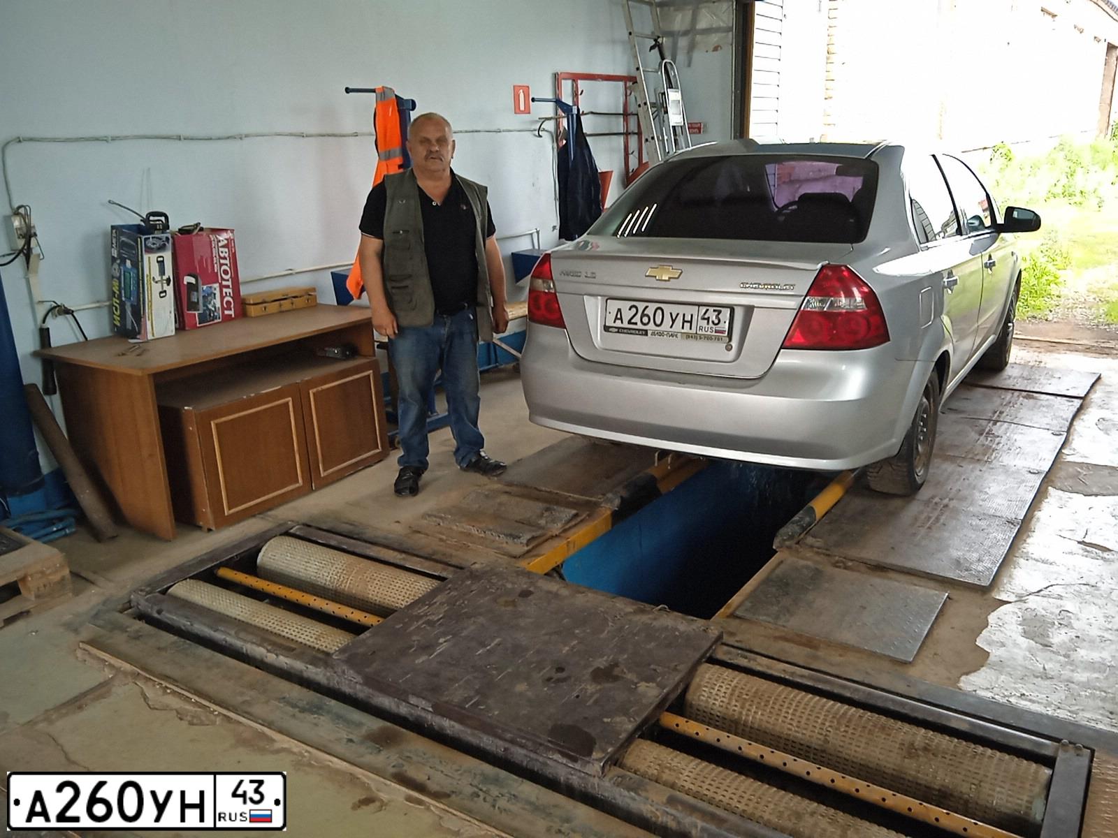 Фото автомобиля CHEVROLET AVEO, 2009 — госномер А260УН43. Цвет: Серебристый
