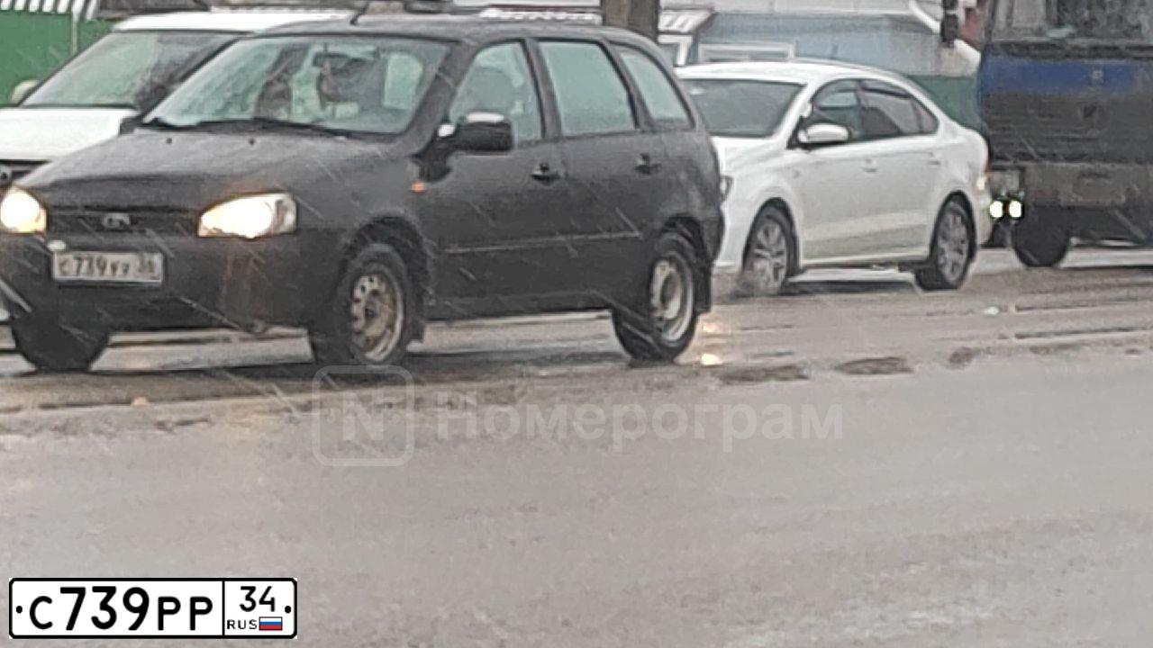 Фото автомобиля RENAULT MEGANE, 2005 — госномер В720ТА37. Цвет: Красный