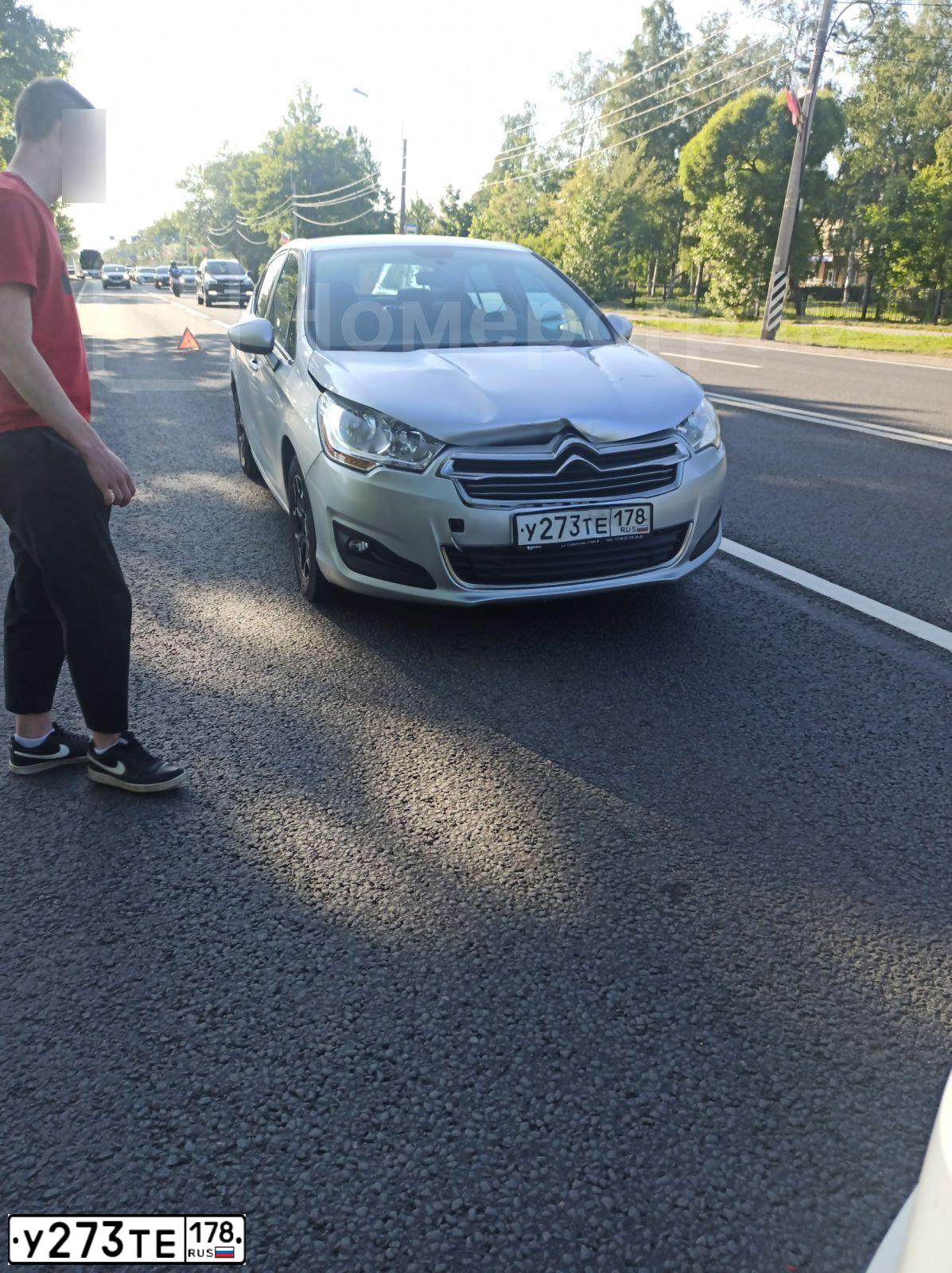 Фото автомобиля CITROEN C4, 2016 — госномер У273ТЕ178. Цвет: Серебристый
