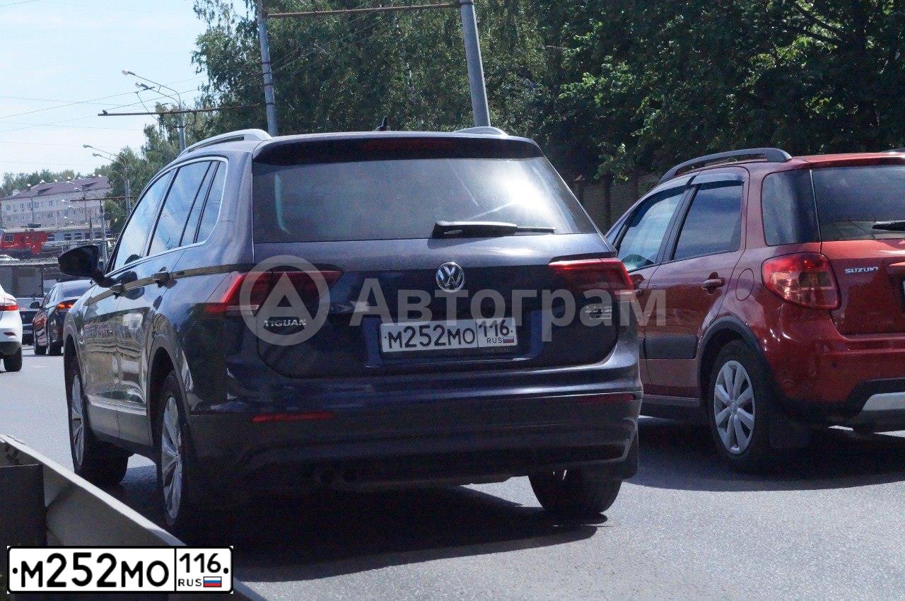 Фото автомобиля VOLKSWAGEN TIGUAN, 2017 — госномер М252МО116. Цвет: Темно-синий