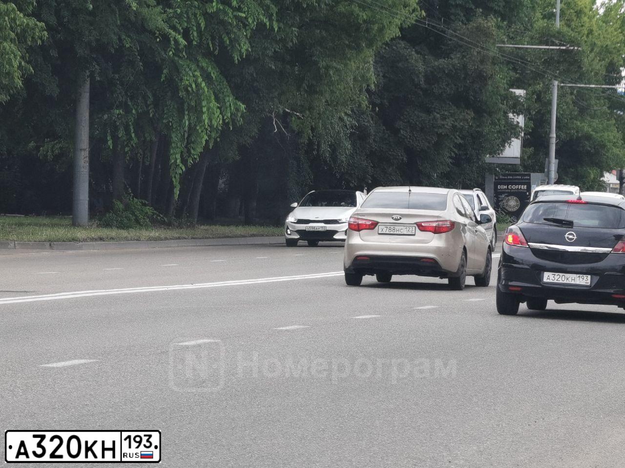 Фото автомобиля OPEL ASTRA, 2006 — госномер А320КН193. Цвет: ЧЕРНЫЙ